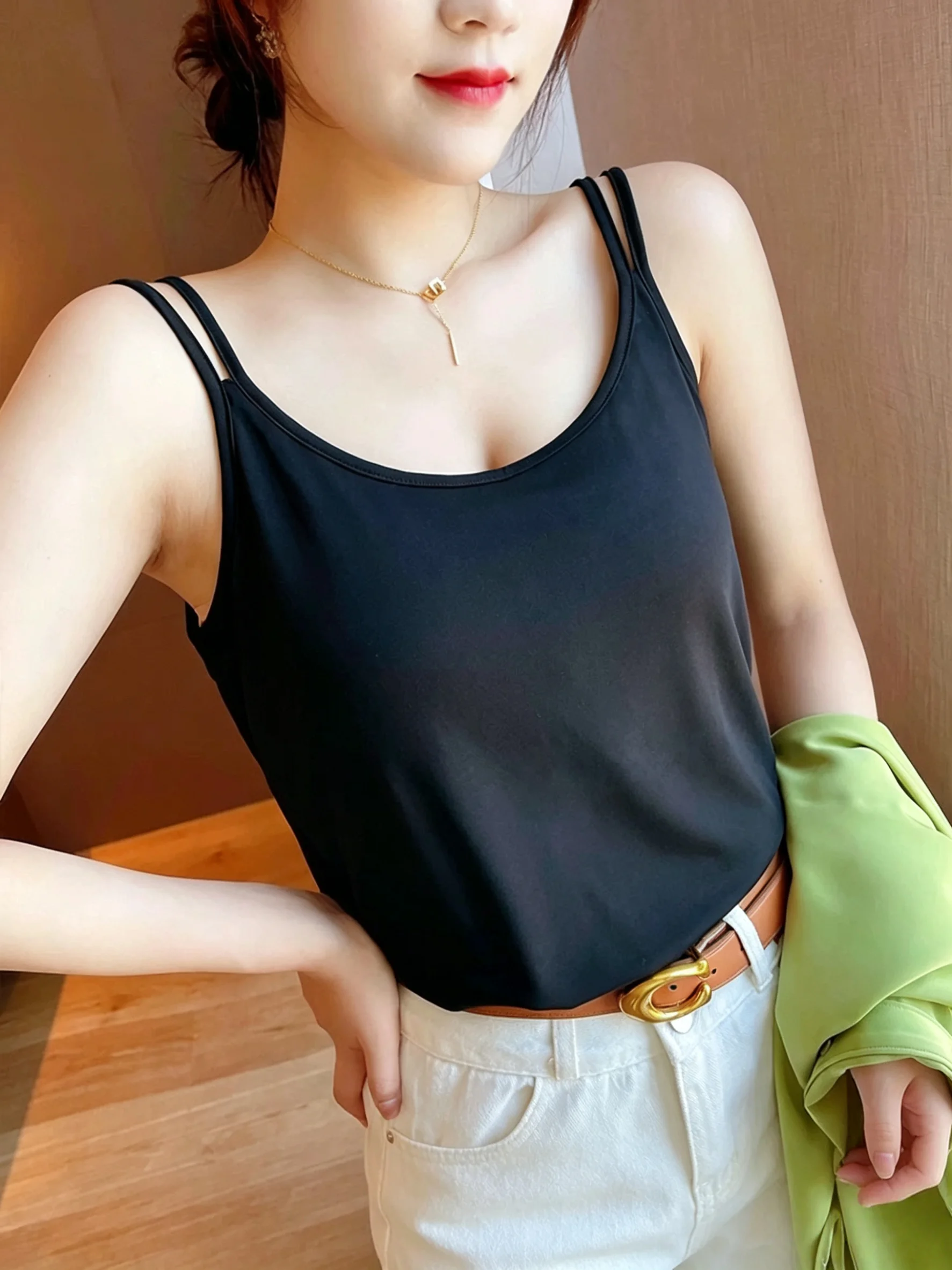 Ice Silk Summer Strap Vest Women's Loose Sleeveless Top Covering Underarm Fat Concealing Slimming Small Shirt for plus Size
Ice Silk Summer Strap Vest Women's Loose Sleeveless Top Covering Underarm Fat Concealing Slimming Small Shirt for plus Size