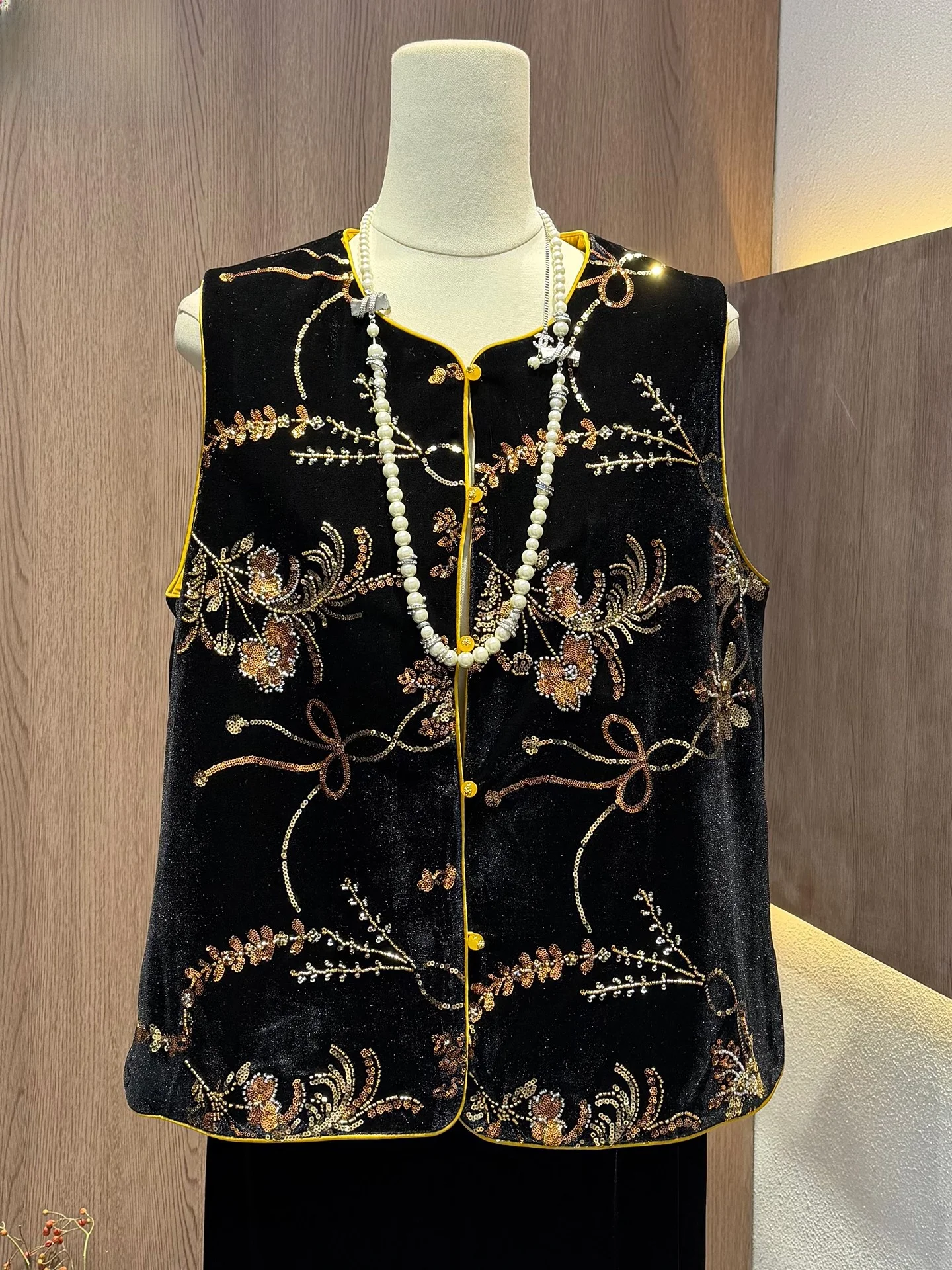 Spring 2026 New Sle Heavy Bead Velvet Women's Jaet Loose Fit Embroidery Bright Sequin Chinese Sle Faionable Vest
Spring 2026 New Sle Heavy Bead Velvet Women's Jaet Loose Fit Embroidery Bright Sequin Chinese Sle Faionable Vest