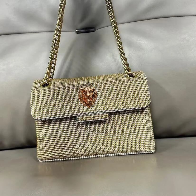 The new European lion bag with diamond embossing is a versatile single-shoulder crossbody eagle head bag and chain bag B8
The new European lion bag with diamond embossing is a versatile single-shoulder crossbody eagle head bag and chain bag B8