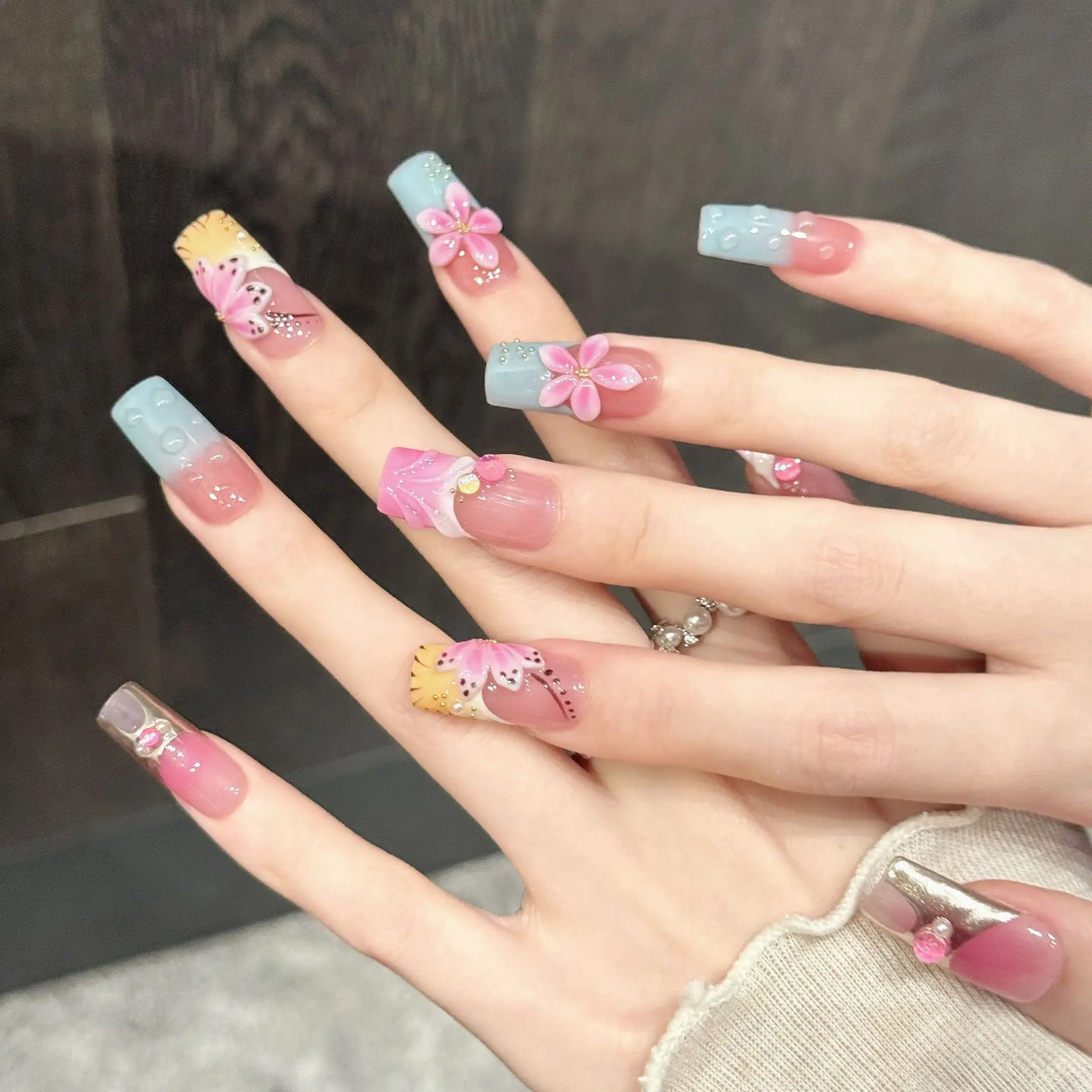 10pcs Square Shape Press on Nails French Handmade Transparent Glossy Glaze Sweet with Relief Butterfly & Floral Design Wearable
10pcs Square Shape Press on Nails French Handmade Transparent Glossy Glaze Sweet with Relief Butterfly & Floral Design Wearable