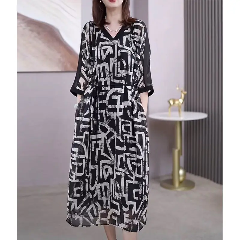 Fashion V-Neck Printed Vintage Dress Women Clothing Autumn New Half Sleeve Loose Office Lady Ladies Dresses
Fashion V-Neck Printed Vintage Dress Women Clothing Autumn New Half Sleeve Loose Office Lady Ladies Dresses