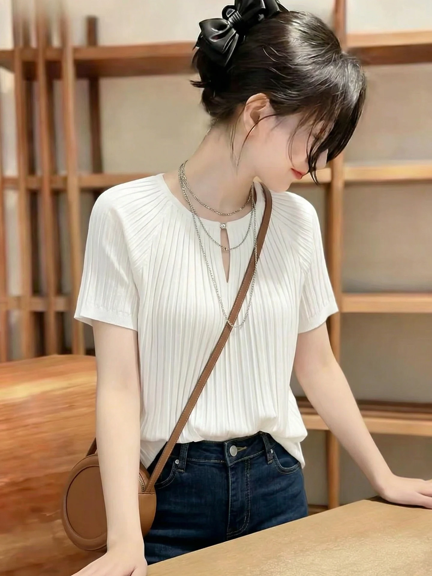 Elegant Pure Color Texture Short Sleeve Women's Top Fashionable Commute Sun Protection Loose Fit round Neck Regular Length
Elegant Pure Color Texture Short Sleeve Women's Top Fashionable Commute Sun Protection Loose Fit round Neck Regular Length