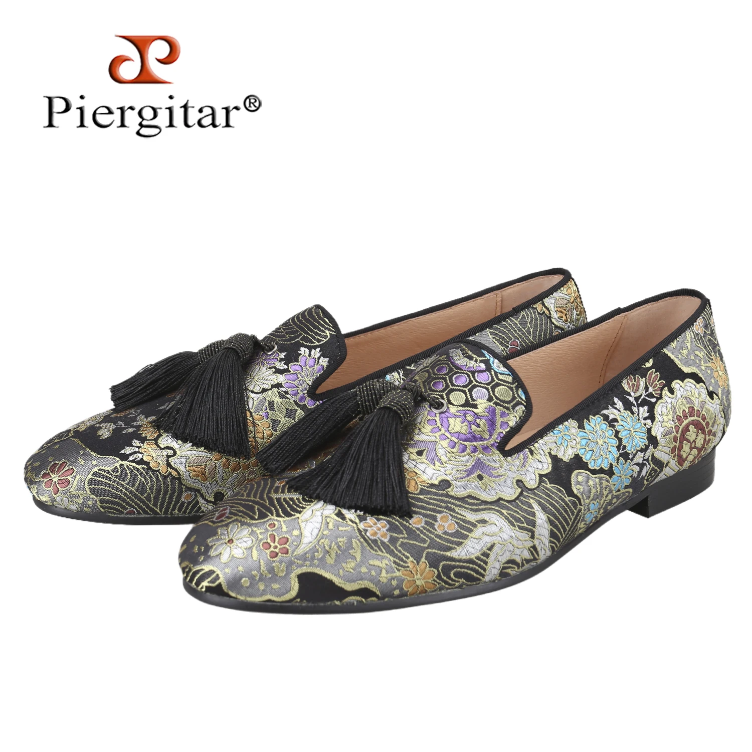 Piergirtar, новая китайская модель, шелковые лоферы без шнуровки с вышивкой ручной работы, мужские тапочки в этническом стиле с кисточками
Piergirtar, новая китайская модель, шелковые лоферы без шнуровки с вышивкой ручной работы, мужские тапочки в этническом стиле с кисточками