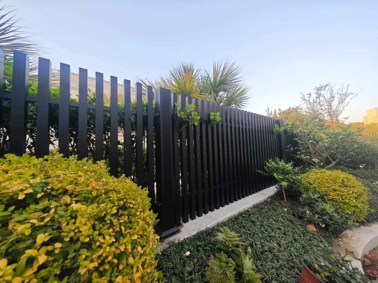Outdoor Privacy Security Fence for Modern Residential Swimming Pool Courtyard - Specialized Privacy Fence
Outdoor Privacy Security Fence for Modern Residential Swimming Pool Courtyard - Specialized Privacy Fence