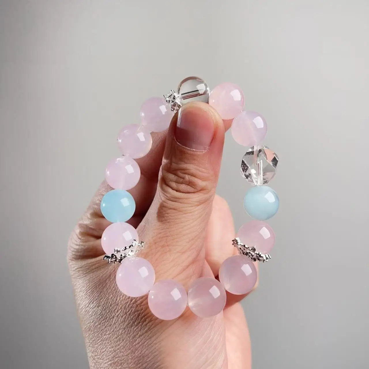 Natural Pink Crystal Plus Aquamarine Bracelet, Original Design of Women's Light Luxury Fashion Crystal Bracelet.
Natural Pink Crystal Plus Aquamarine Bracelet, Original Design of Women's Light Luxury Fashion Crystal Bracelet.