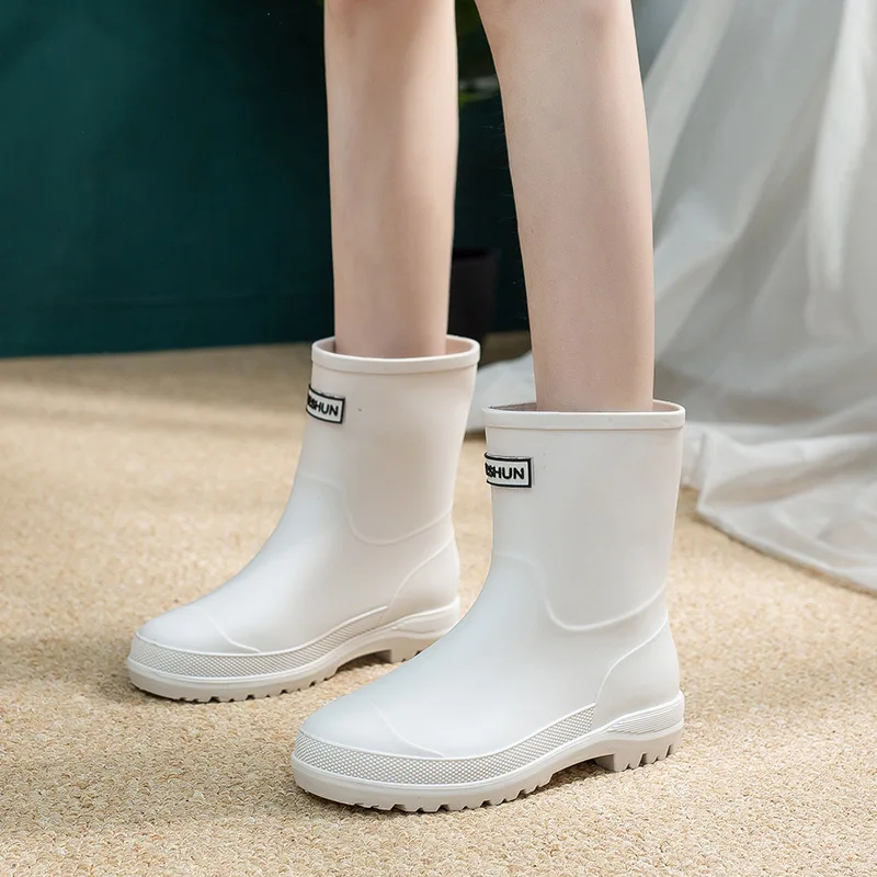 New Short-tube Rain Boots Women's Rubber Shoes Wearing Non-slip Water Boots Thick-soled Water Shoes Plus Velvet Comfortable Boot
New Short-tube Rain Boots Women's Rubber Shoes Wearing Non-slip Water Boots Thick-soled Water Shoes Plus Velvet Comfortable Boot