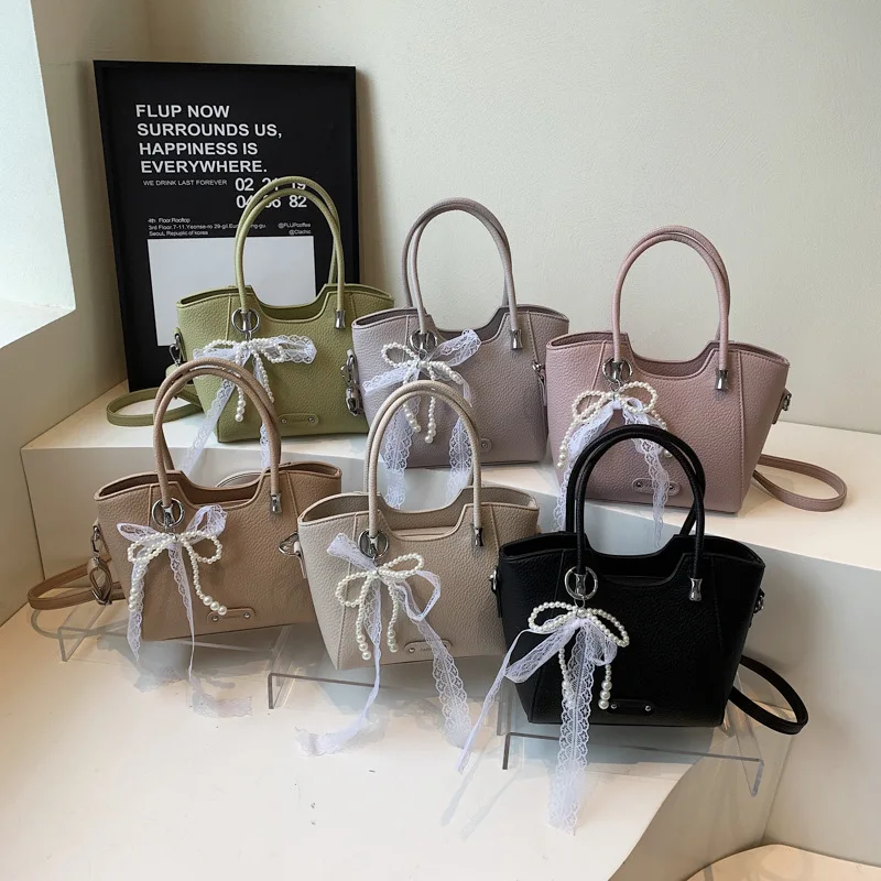 2025 Summer New! Simple Versatile Portable Bucket Bag Women's Fashion Temperament Casual Commuting Shoulder Messenger Bag
2025 Summer New! Simple Versatile Portable Bucket Bag Women's Fashion Temperament Casual Commuting Shoulder Messenger Bag