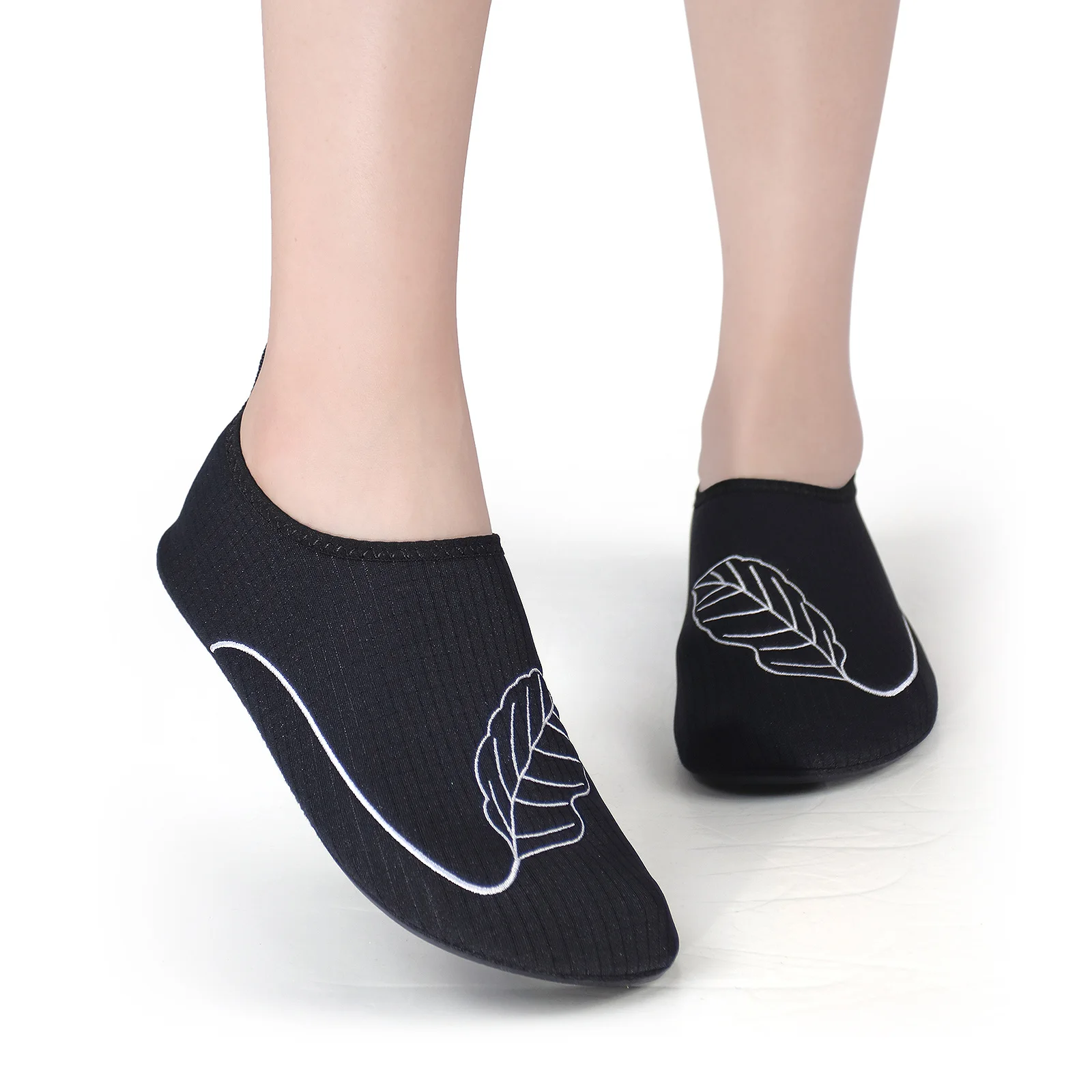 Black Barefoot Water Shoes Non-slip Quick Dry Aqua Socks for Women Beach Swimming Yoga Fitness
Black Barefoot Water Shoes Non-slip Quick Dry Aqua Socks for Women Beach Swimming Yoga Fitness