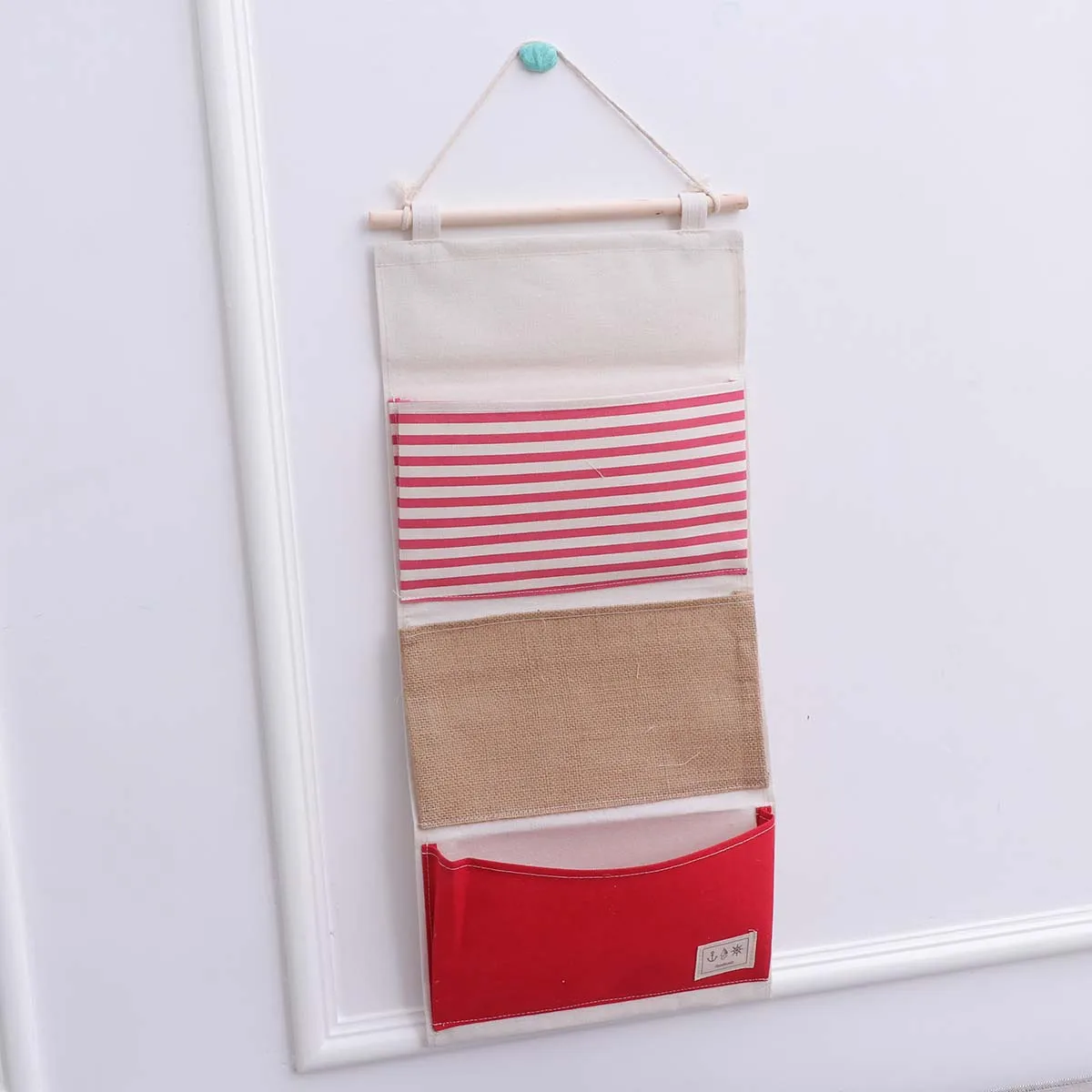 Cotton Linen Bag Storage Bag With Wooden Stick 3 Pockets Storage ganizer Waterproof Wall Hang Toy Glass Stationery Mail Key
Cotton Linen Bag Storage Bag With Wooden Stick 3 Pockets Storage ganizer Waterproof Wall Hang Toy Glass Stationery Mail Key