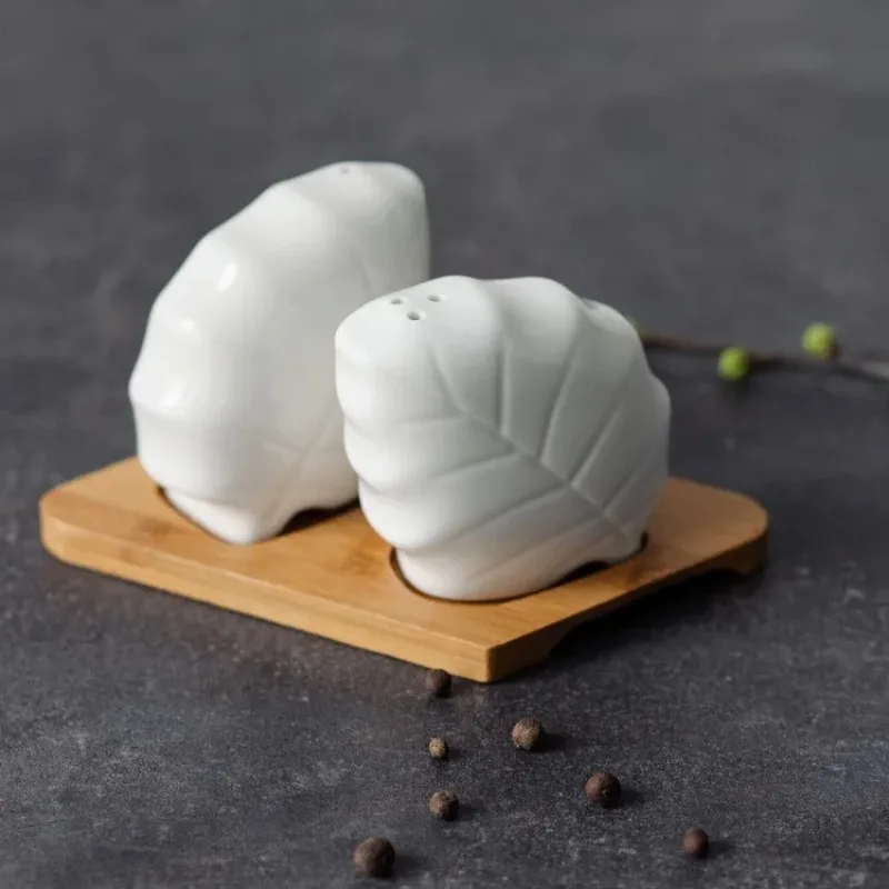 Nordic Simple Ceramic Spice Bottle Set Creative Leaf-shaped Salt Shaker 2-piece Pepper Shaker Seasoning Box Kitchen Decoration
Nordic Simple Ceramic Spice Bottle Set Creative Leaf-shaped Salt Shaker 2-piece Pepper Shaker Seasoning Box Kitchen Decoration