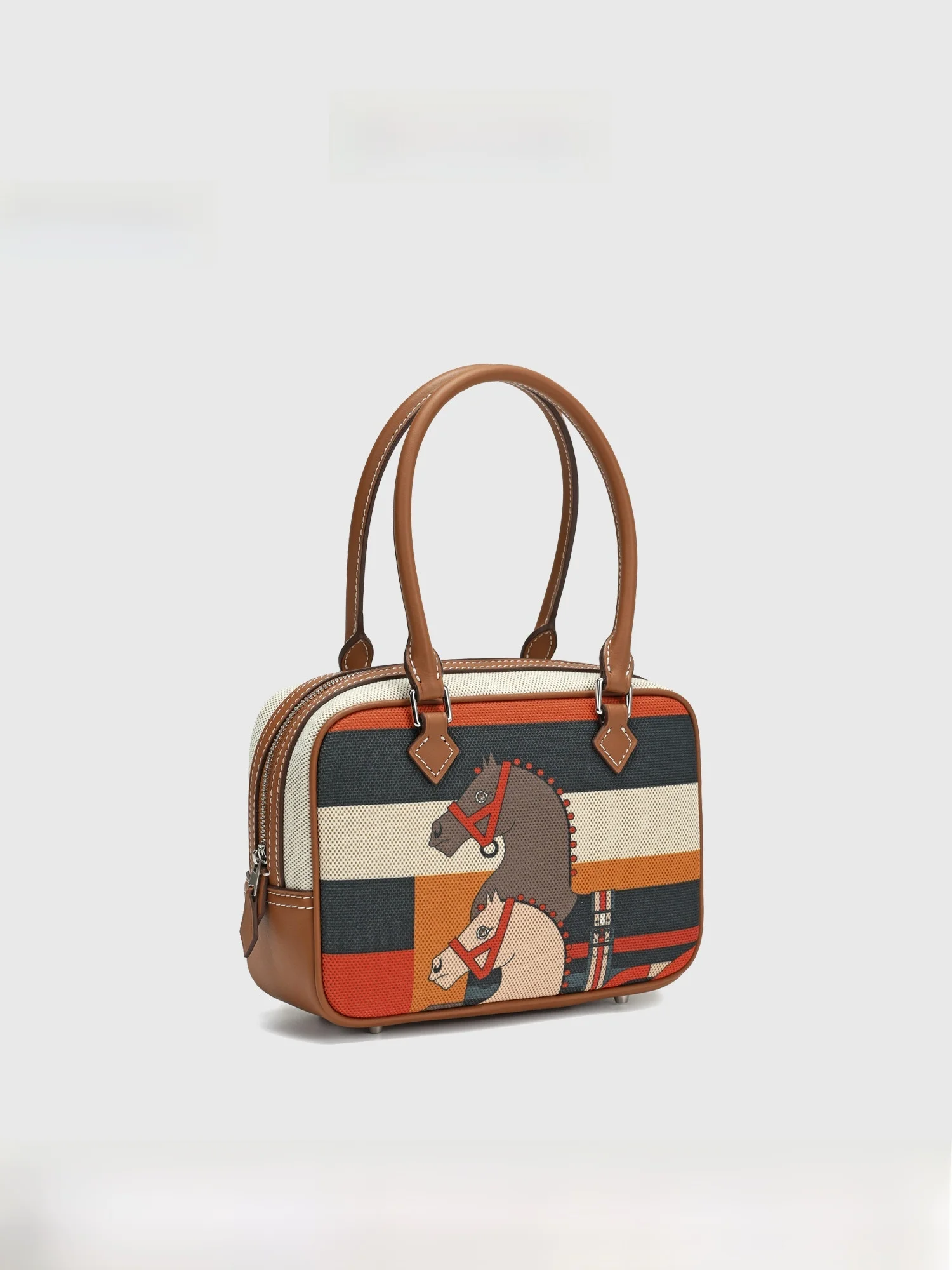 2026 New Women's Handbag Canvas Feather Splicing Head Layer Cowhide Bowling Bag Versatile Crossbody Print Totem Bag
2026 New Women's Handbag Canvas Feather Splicing Head Layer Cowhide Bowling Bag Versatile Crossbody Print Totem Bag