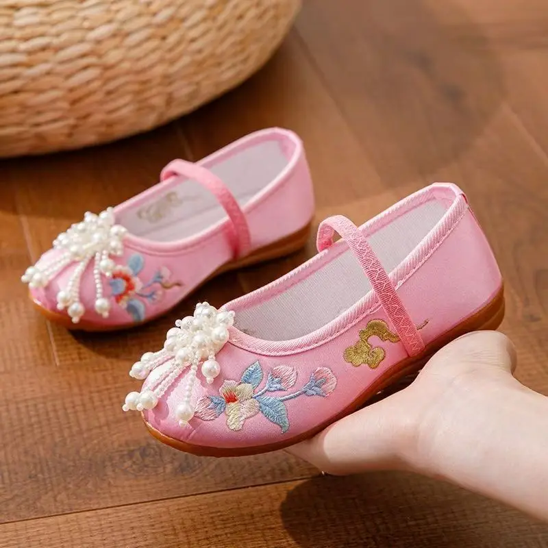 2024 New Spring Autumn Girls Flat Sole Embroidered Shoes Soft Sole Non Slip Round Toe Beaded Fringe Princess Shoes Hanfu Shoes
2024 New Spring Autumn Girls Flat Sole Embroidered Shoes Soft Sole Non Slip Round Toe Beaded Fringe Princess Shoes Hanfu Shoes