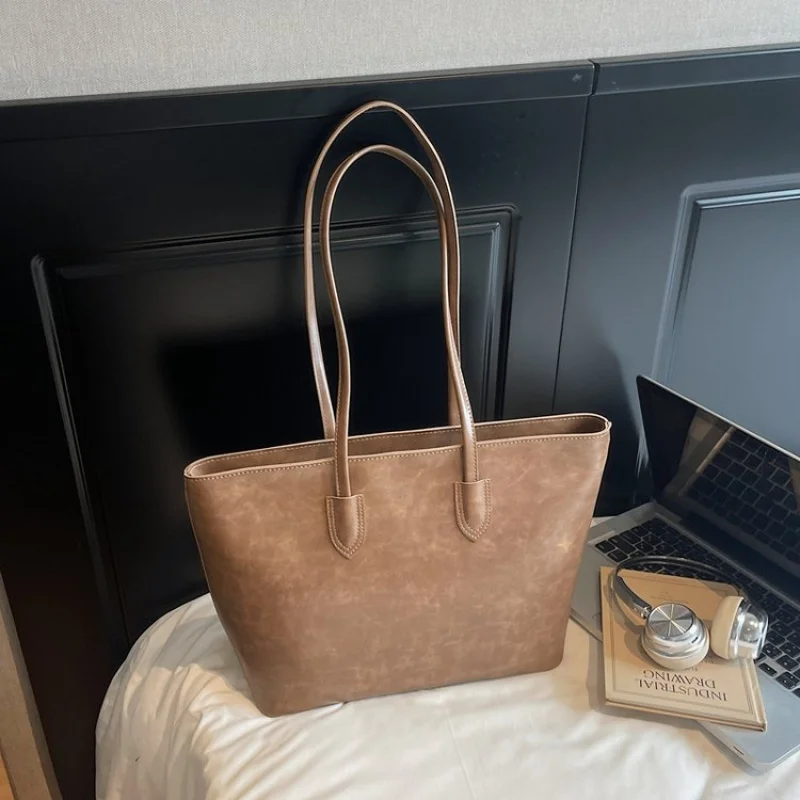 Unique Designer Paris Fashion Vintage Inspired Crossbody Handbag For Women With Large Capacity Solid Color Minimalist
Unique Designer Paris Fashion Vintage Inspired Crossbody Handbag For Women With Large Capacity Solid Color Minimalist