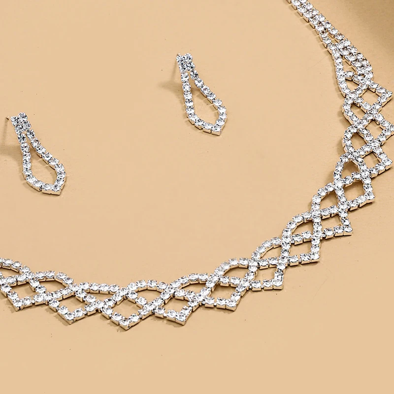 Women's Jewelry Necklace Earrings Silver Set Light Luxury Dress Accessories Accessories Two Sets Necklace Earrings
Women's Jewelry Necklace Earrings Silver Set Light Luxury Dress Accessories Accessories Two Sets Necklace Earrings