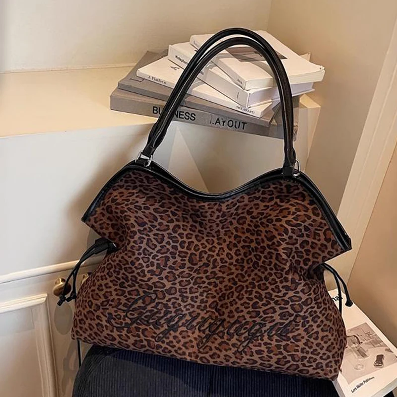 Korean Suede Tote Bag Women Vintage Large Capacity Shoulder Bag Fashion Leopard Print Drawstring Design Magnetic Buckle Handbag
Korean Suede Tote Bag Women Vintage Large Capacity Shoulder Bag Fashion Leopard Print Drawstring Design Magnetic Buckle Handbag