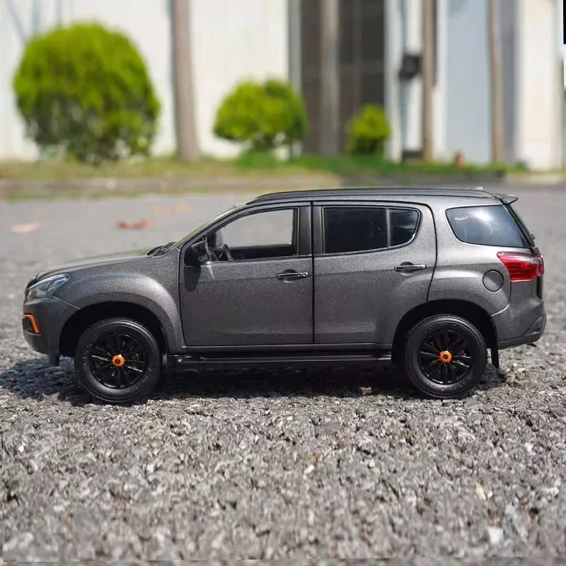 НОВАЯ Isuzu Mu-x Suv оригинальная модель автомобиля из сплава 1:18 Ranger Mux
НОВАЯ Isuzu Mu-x Suv оригинальная модель автомобиля из сплава 1:18 Ranger Mux