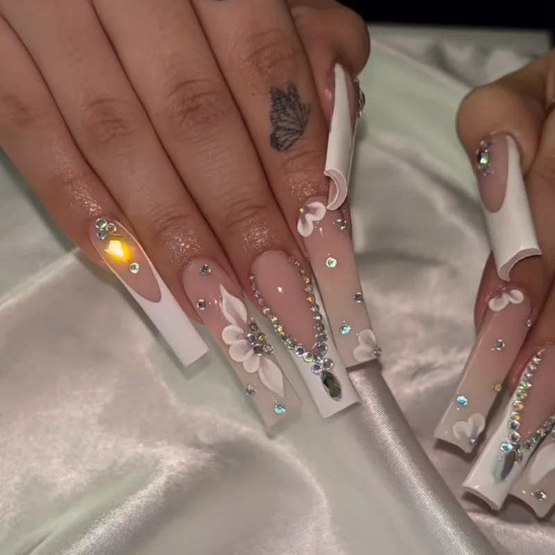 Flash diamond flower French manicure nail art stickers, 24 pcs
Flash diamond flower French manicure nail art stickers, 24 pcs