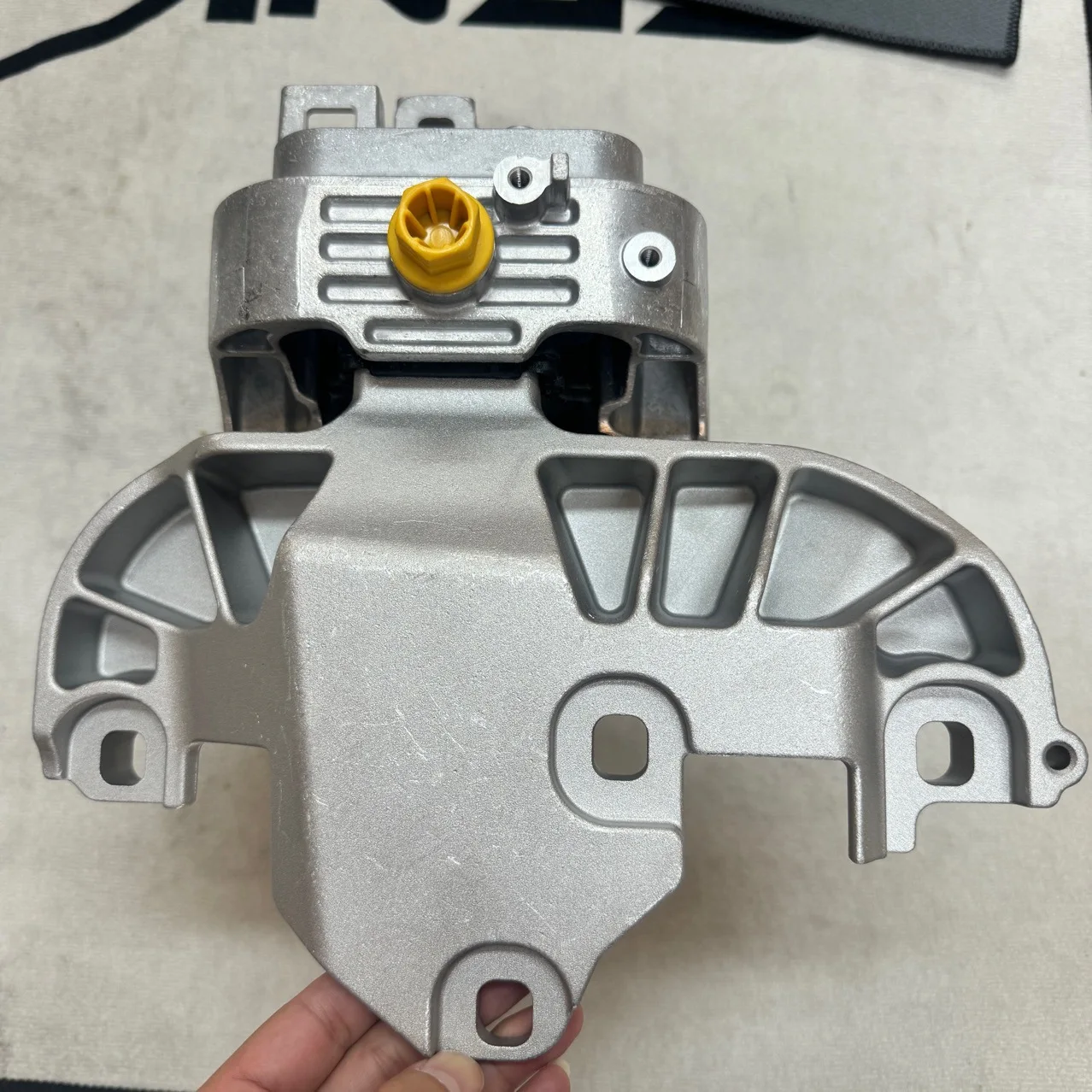 Трансграничный кронштейн двигателя Mercedes-Benz, клей для ног, прямые продажи с фабрики 2472402700 2472402800
Трансграничный кронштейн двигателя Mercedes-Benz, клей для ног, прямые продажи с фабрики 2472402700 2472402800