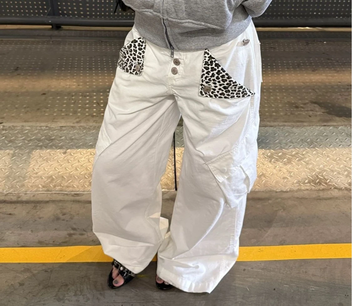 American retro leopard print splicing buttoned pocket workwear casual pants in spring and autumn design loose wide-leg trousers
American retro leopard print splicing buttoned pocket workwear casual pants in spring and autumn design loose wide-leg trousers