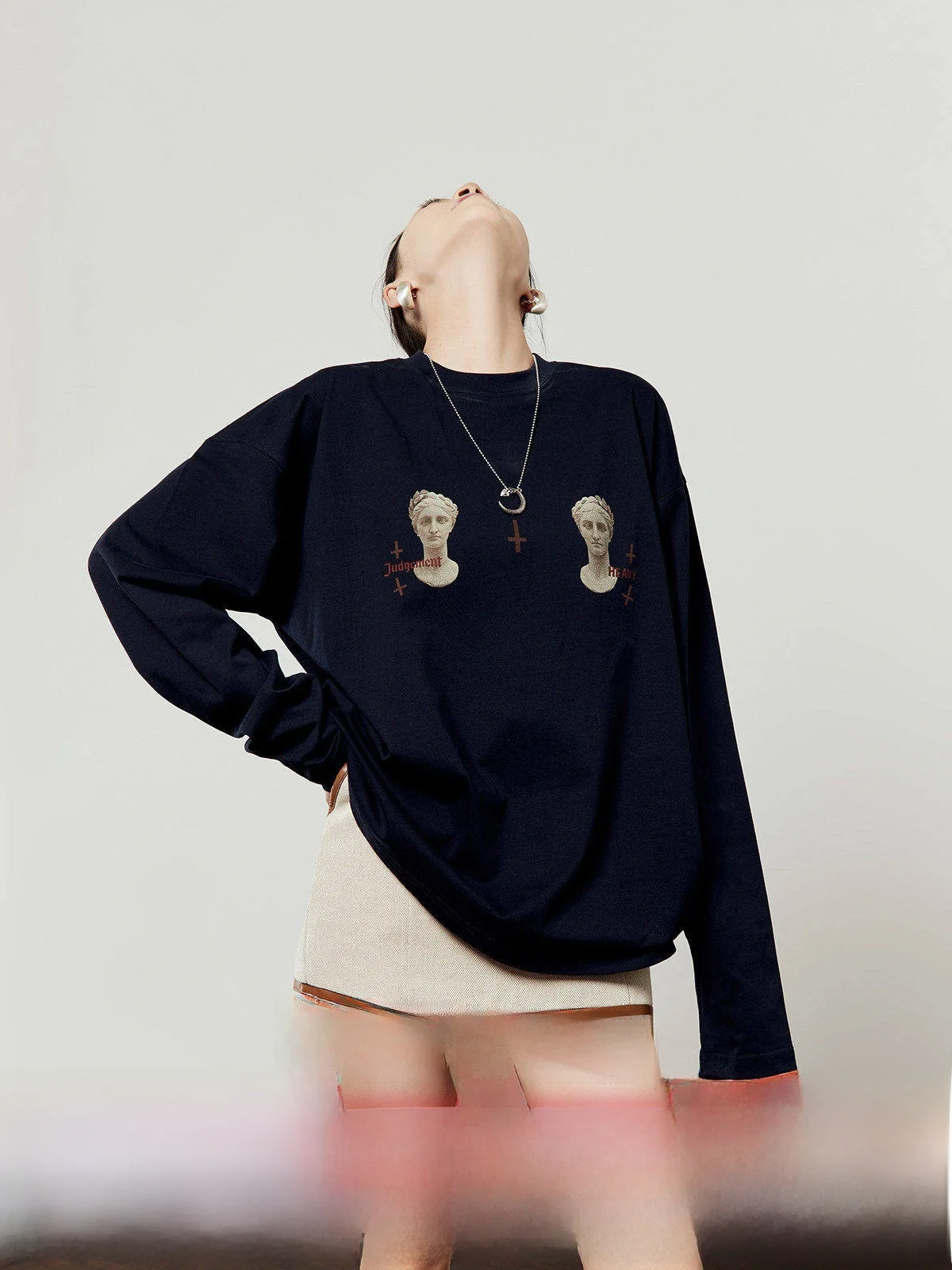 Женская футболка свободного кроя с длинным рукавом, темно-синяя, осенняя новинка, с принтом в виде перевернутой статуи, повседневная, удобная, хлопковая, с круглым вырезом
Женская футболка свободного кроя с длинным рукавом, темно-синяя, осенняя новинка, с принтом в виде перевернутой статуи, повседневная, удобная, хлопковая, с круглым вырезом