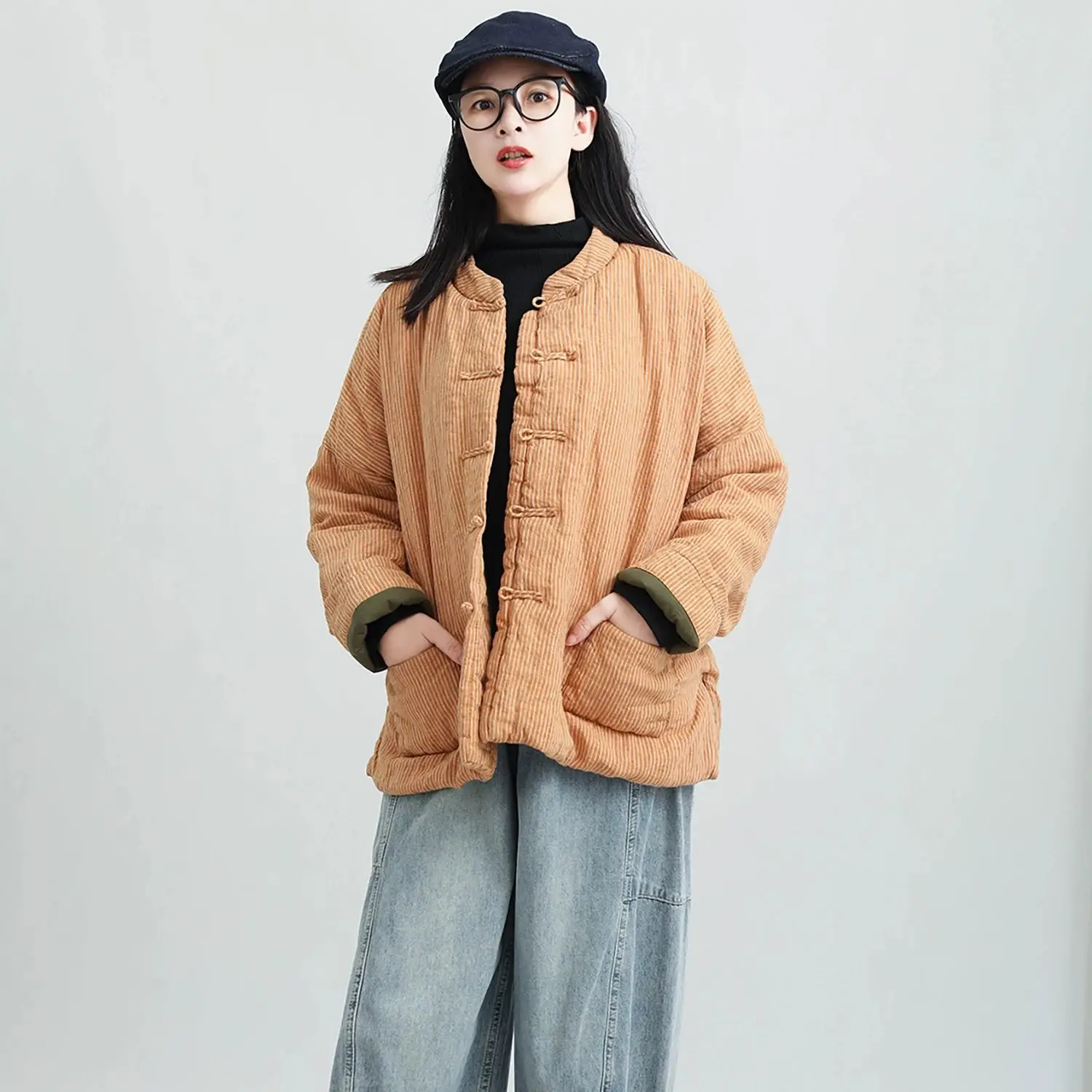 LZJN Зимняя куртка в полоску в стиле ретро Ramie. Разработан для тепла и комфорта, с пуговицами-лягушкой, воротником-стойкой и непринужденной посадкой.
LZJN Зимняя куртка в полоску в стиле ретро Ramie. Разработан для тепла и комфорта, с пуговицами-лягушкой, воротником-стойкой и непринужденной посадкой.