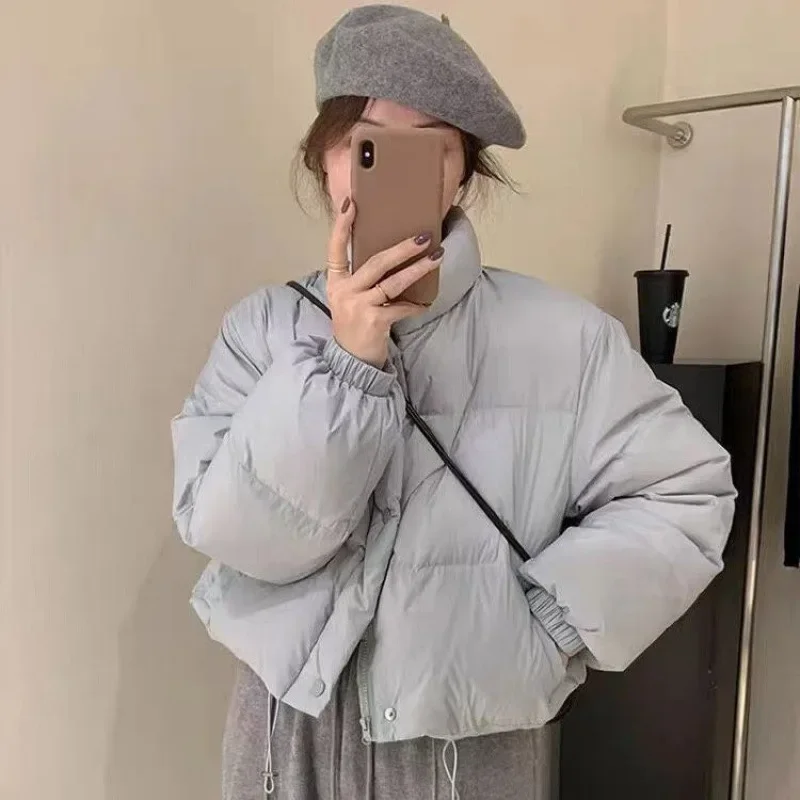 2025 New Women's Padded Jacket Winter Down Cotton Coat Stand Collar Thickening Warm Drawstring Zipper Design Short Styles Jacket
2025 New Women's Padded Jacket Winter Down Cotton Coat Stand Collar Thickening Warm Drawstring Zipper Design Short Styles Jacket