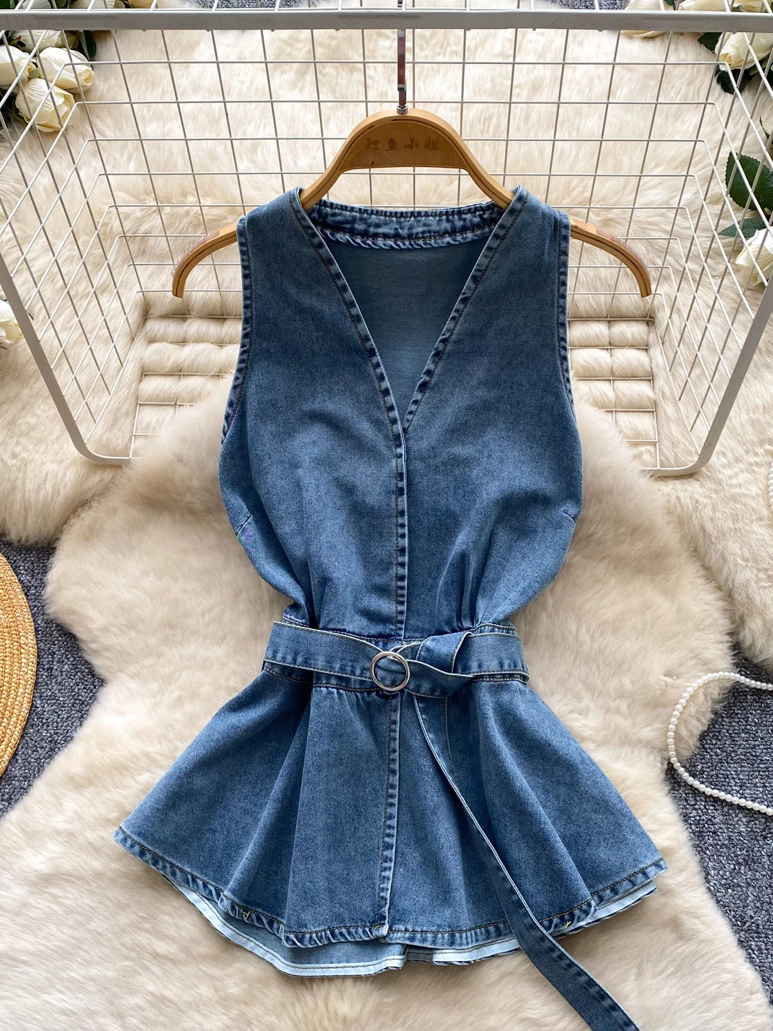 Slimming Effect Korean Style Denim Vest Women's Summer Sleeveless Waist-Cinching Belted Commute Design Trendy Top
Slimming Effect Korean Style Denim Vest Women's Summer Sleeveless Waist-Cinching Belted Commute Design Trendy Top