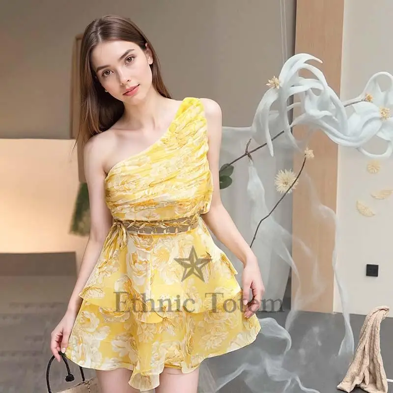 Women Large Pleated Puffy Dress Hollow Out Layered Slanted Shoulder Evening Dresses Gown Lace Up Slim Fit Print Beachwear 2025
Women Large Pleated Puffy Dress Hollow Out Layered Slanted Shoulder Evening Dresses Gown Lace Up Slim Fit Print Beachwear 2025