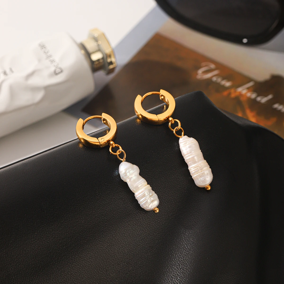 Baroque Pearl Drop Hoop Earrings 18K Gold Plated Stainless Steel Dainty Minimalist Jewelry For Women Daily Party Gift
Baroque Pearl Drop Hoop Earrings 18K Gold Plated Stainless Steel Dainty Minimalist Jewelry For Women Daily Party Gift