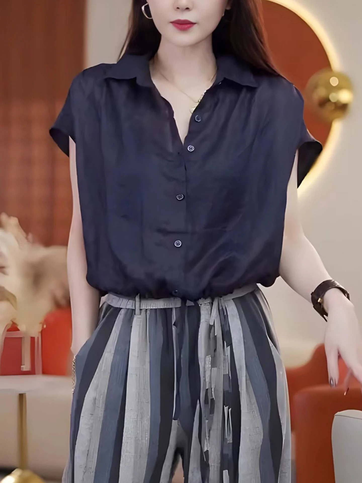 Женский шелковый топ в корейском стиле с поясом, европейский дизайн, лето 2025, короткий рукав, кардиган на одной пуговице, короткий рукав, корейский стиль, стройный крой.
Женский шелковый топ в корейском стиле с поясом, европейский дизайн, лето 2025, короткий рукав, кардиган на одной пуговице, короткий рукав, корейский стиль, стройный крой.