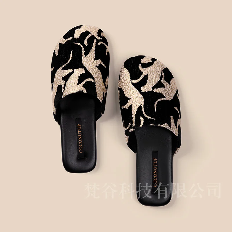 2026 New Arrival Jacquard Closed Toe Slippers for Women & Men Indoor Non Slip Quiet Light Luxury Couples Home Slides
2026 New Arrival Jacquard Closed Toe Slippers for Women & Men Indoor Non Slip Quiet Light Luxury Couples Home Slides