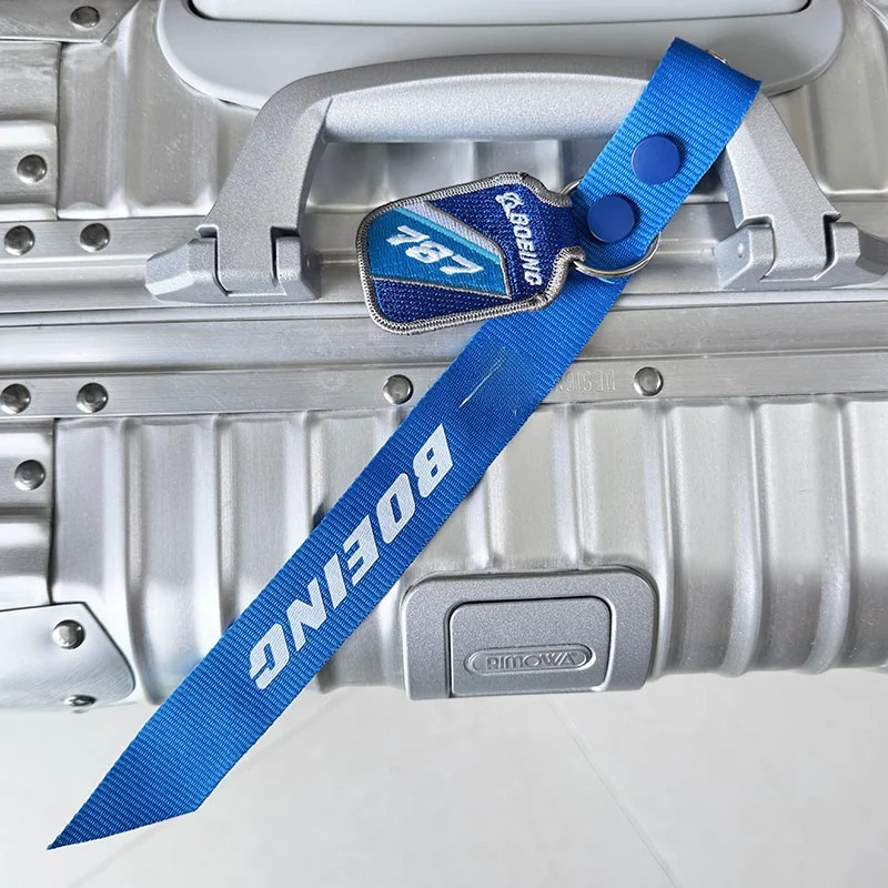 Брелок с вышивкой хвостового оперения самолета B787, лимитированная серия, креативный брелок для авиационного персонала B737, праздничный подарок
Брелок с вышивкой хвостового оперения самолета B787, лимитированная серия, креативный брелок для авиационного персонала B737, праздничный подарок