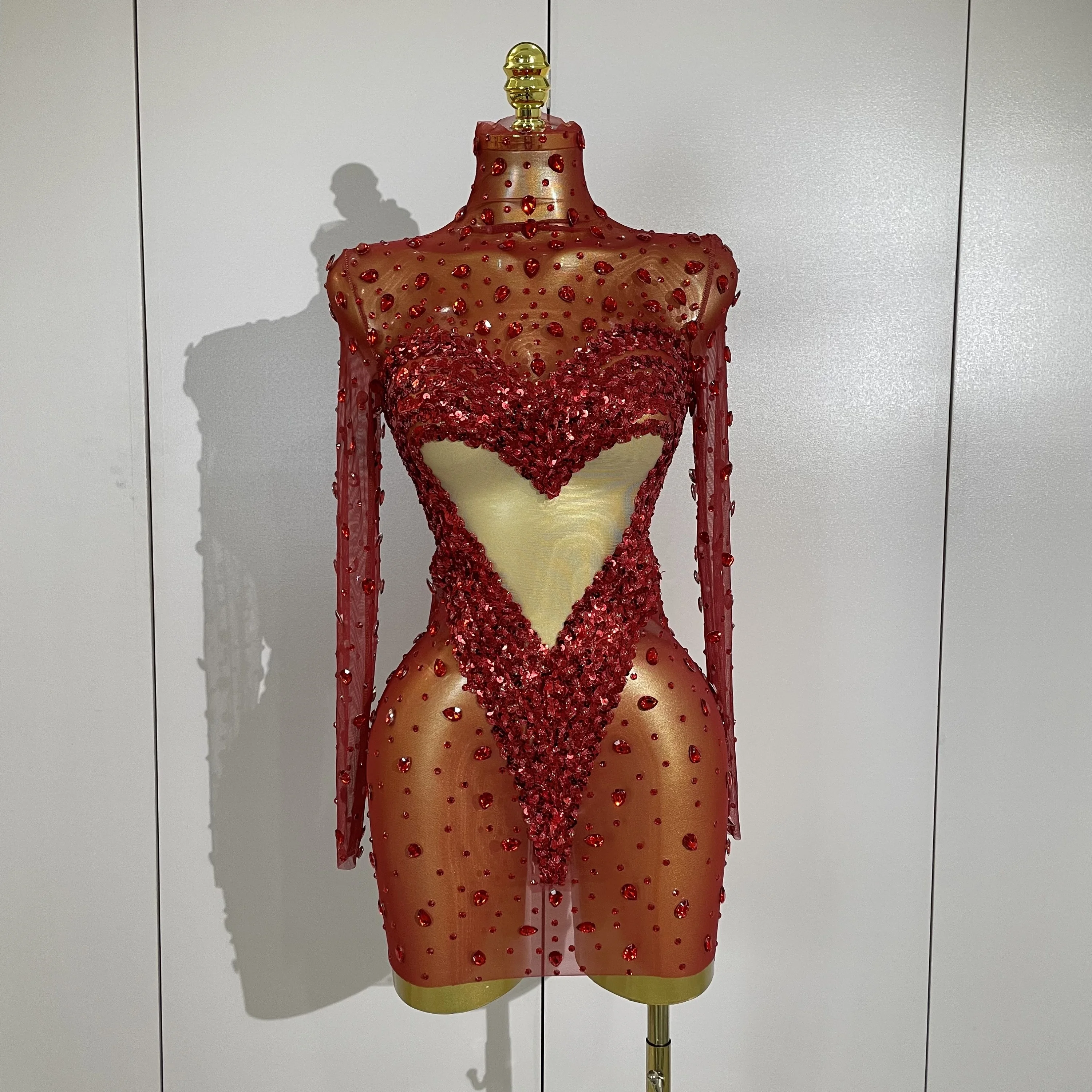 Женское красное блестящее сетчатое платье с бриллиантами и блестками, прозрачное мини-платье с длинными рукавами, вечерние, день рождения, сексуальный сценический костюм для ночного клуба
Женское красное блестящее сетчатое платье с бриллиантами и блестками, прозрачное мини-платье с длинными рукавами, вечерние, день рождения, сексуальный сценический костюм для ночного клуба