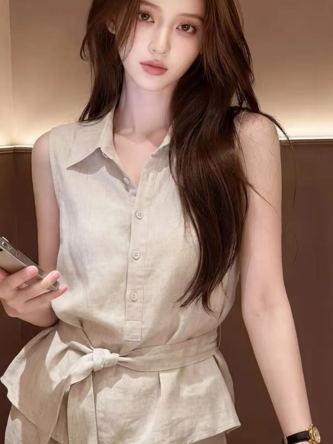 New Summer Slimming Neck Vest Women's Sleeveless Top Simple Style Commute Korean Version Straight Cut Button Detail
New Summer Slimming Neck Vest Women's Sleeveless Top Simple Style Commute Korean Version Straight Cut Button Detail