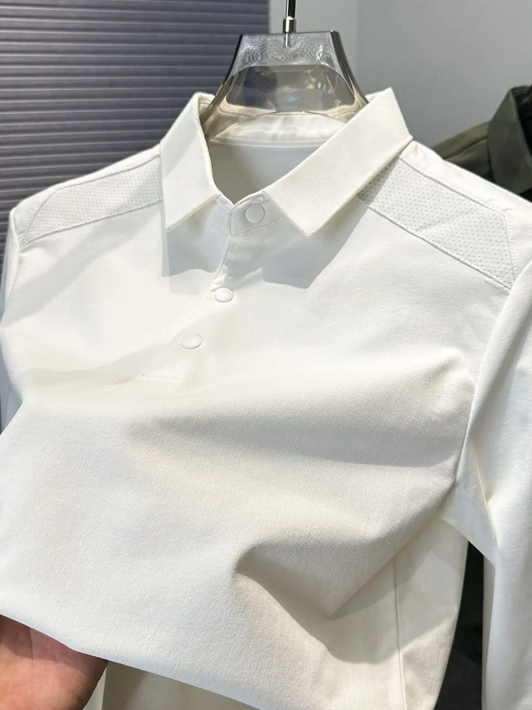 Мужская повседневная футболка с длинным рукавом, весна-осень, новая модель, белая, свободного кроя, универсальная, молодежная, модная
Мужская повседневная футболка с длинным рукавом, весна-осень, новая модель, белая, свободного кроя, универсальная, молодежная, модная