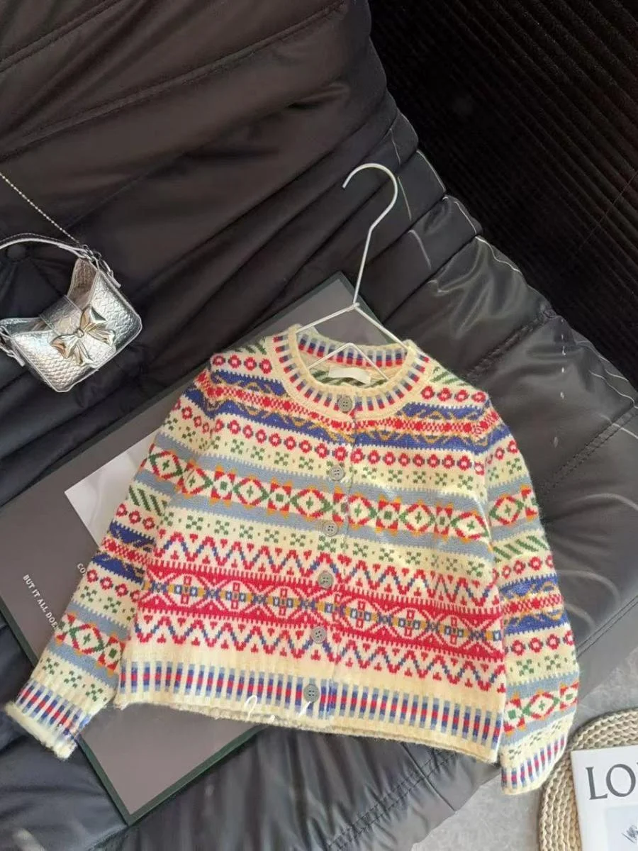 Вязаный кардиган Thiened с цветочным узором для девочек, осенне-зимний повседневный вязаный свитер, модная верхняя одежда
Вязаный кардиган Thiened с цветочным узором для девочек, осенне-зимний повседневный вязаный свитер, модная верхняя одежда