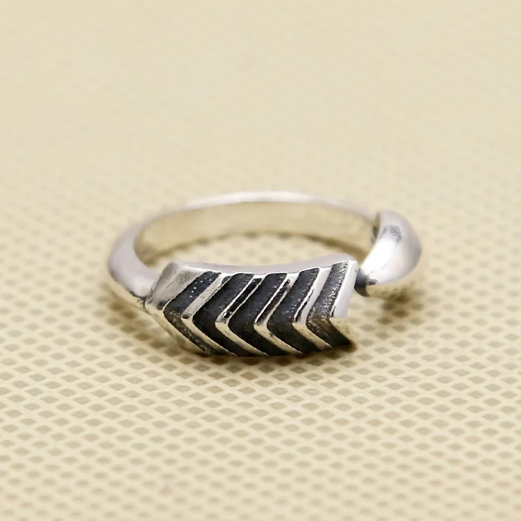 European and American trendy jewelry S925 pure silver pentagram ring bow and arrow head simple men's open mouth Thai silver ring
European and American trendy jewelry S925 pure silver pentagram ring bow and arrow head simple men's open mouth Thai silver ring
