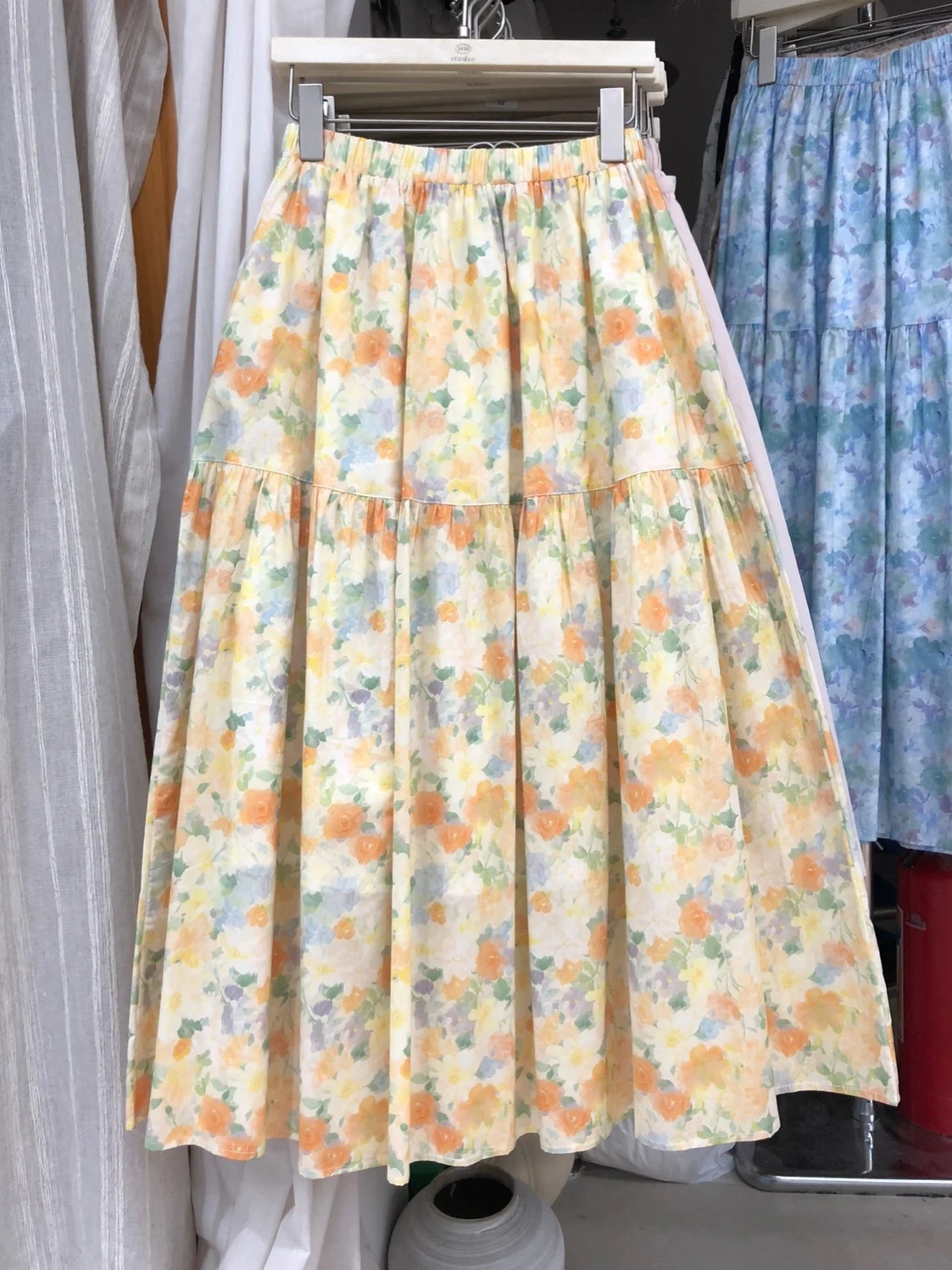 Elegant Loose A-Line Half Skirt with Dye-Blend Flower Design Versatile Casual High Waist Printed Skirt for Women
Elegant Loose A-Line Half Skirt with Dye-Blend Flower Design Versatile Casual High Waist Printed Skirt for Women