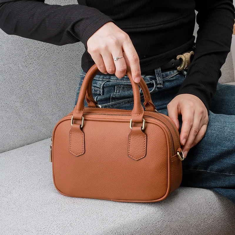 New 2025 Genuine Leather Shoulder Bags Women Luxury Designer Messenger Crossbody Bags Ladies Casual Solid Color Purse Handbag
New 2025 Genuine Leather Shoulder Bags Women Luxury Designer Messenger Crossbody Bags Ladies Casual Solid Color Purse Handbag