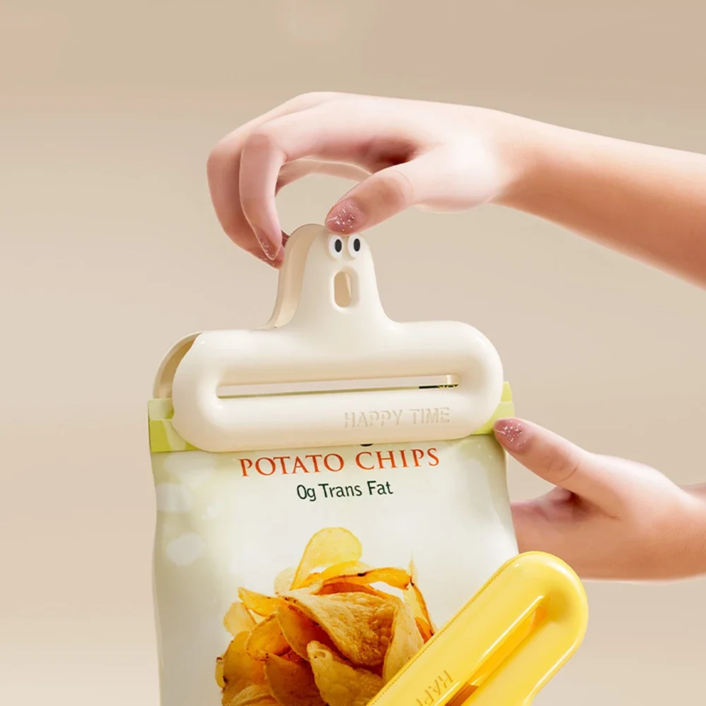 Moisture-proof Snack Clip, New 4PCS Caterpillar Seal Clip, Multifunctional Kitchen Seal Fixing Clip, Household Storage Supplies
Moisture-proof Snack Clip, New 4PCS Caterpillar Seal Clip, Multifunctional Kitchen Seal Fixing Clip, Household Storage Supplies