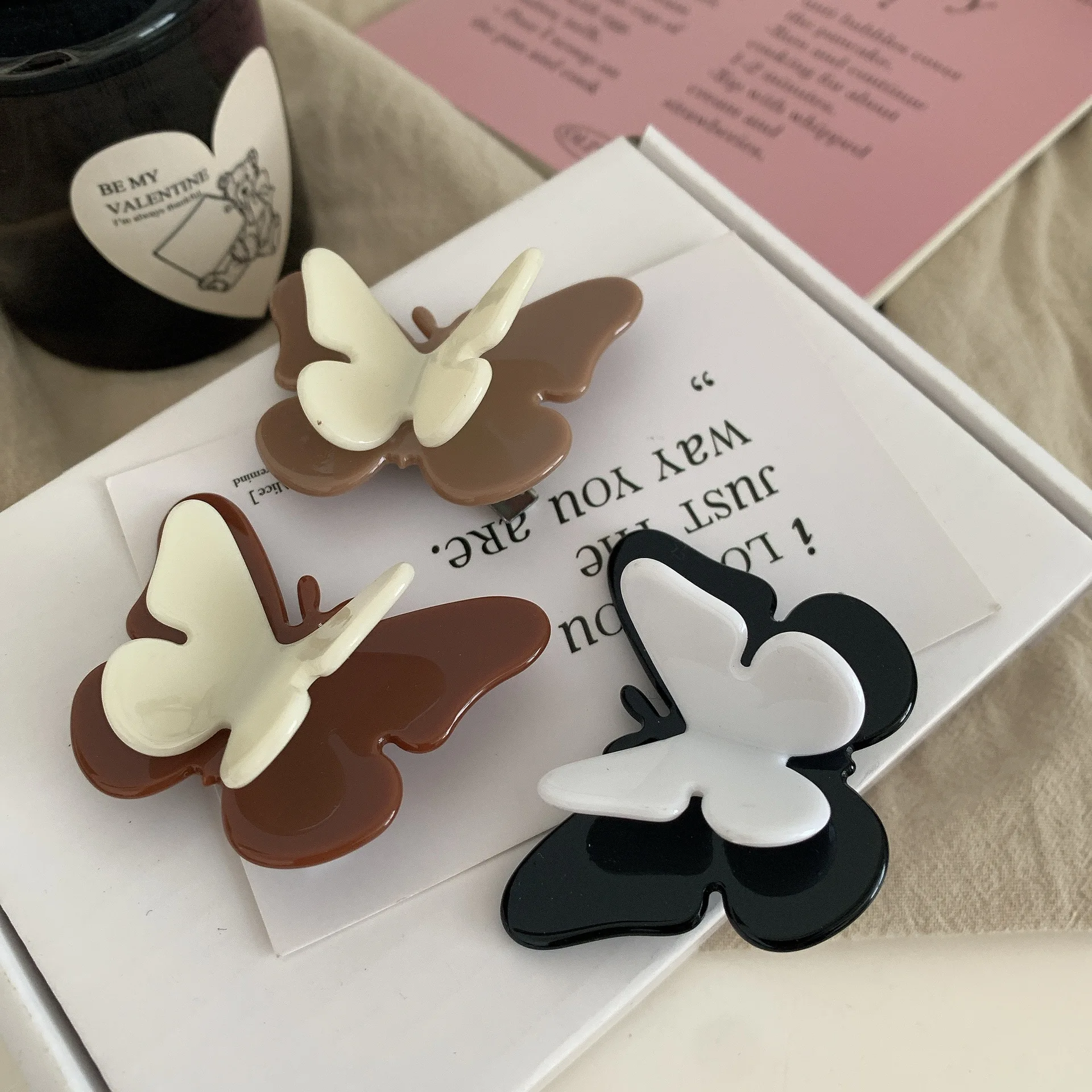 Заколка для волос в стиле Y2K с черно-белой объемной бабочкой, милый и стильный аксессуар для девочек на лето
Заколка для волос в стиле Y2K с черно-белой объемной бабочкой, милый и стильный аксессуар для девочек на лето