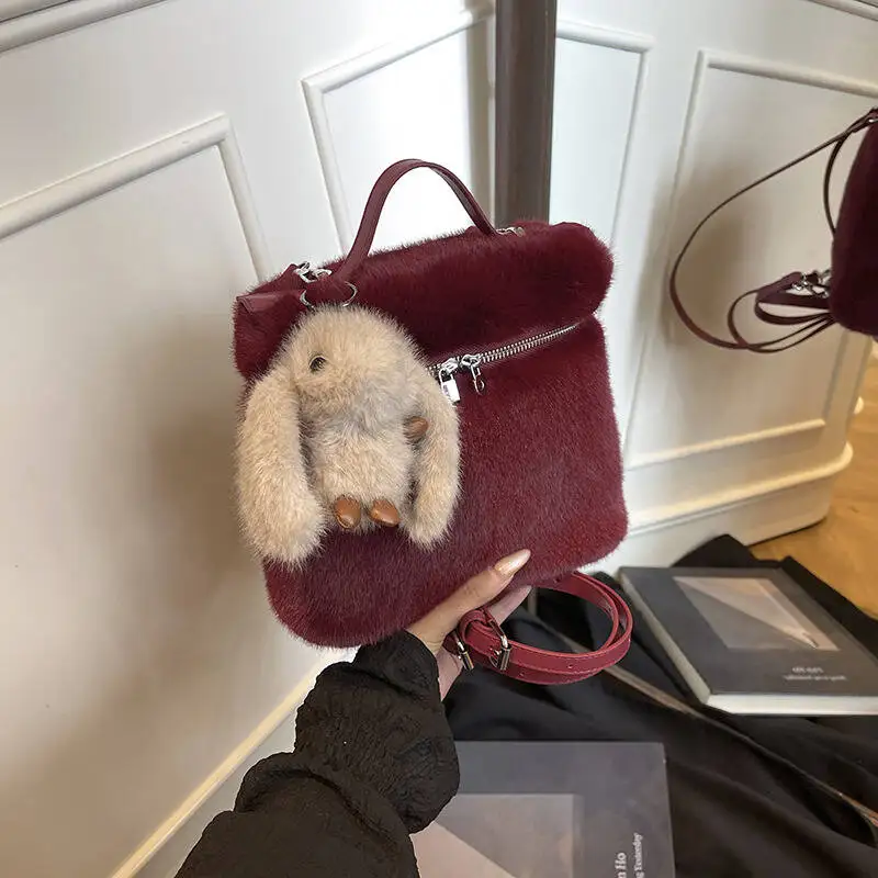 Квадратная сумка через плечо из искусственного меха с плюшевым кроликом, застежка-молния со съемным ремешком, модная маленькая сумочка для повседневного использования
Квадратная сумка через плечо из искусственного меха с плюшевым кроликом, застежка-молния со съемным ремешком, модная маленькая сумочка для повседневного использования