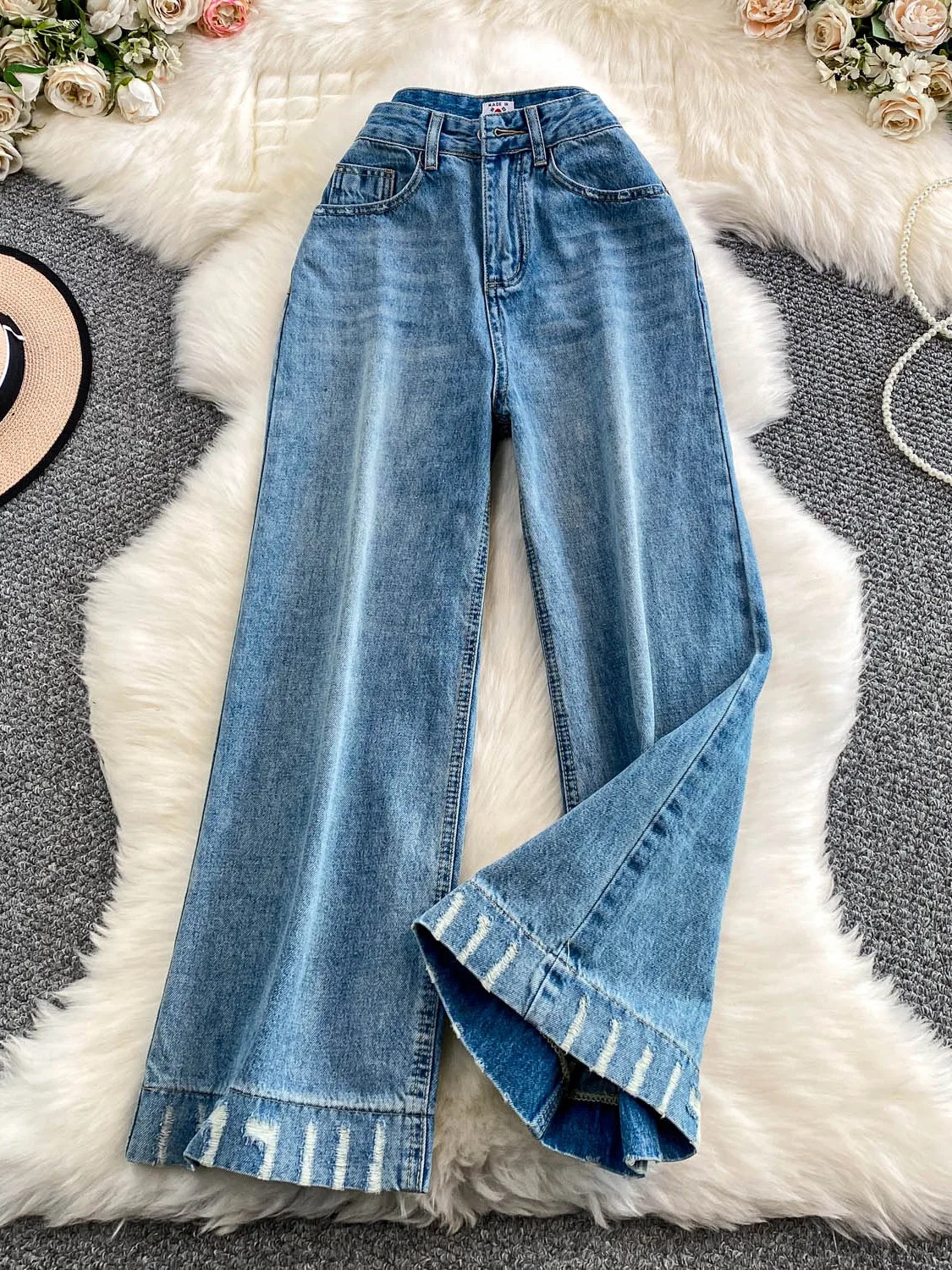 Синие джинсовые винтажные потертые свободные широкие брюки с высокой талией, женские модные осенне-зимние новые джинсы в американском стиле ретро
Синие джинсовые винтажные потертые свободные широкие брюки с высокой талией, женские модные осенне-зимние новые джинсы в американском стиле ретро