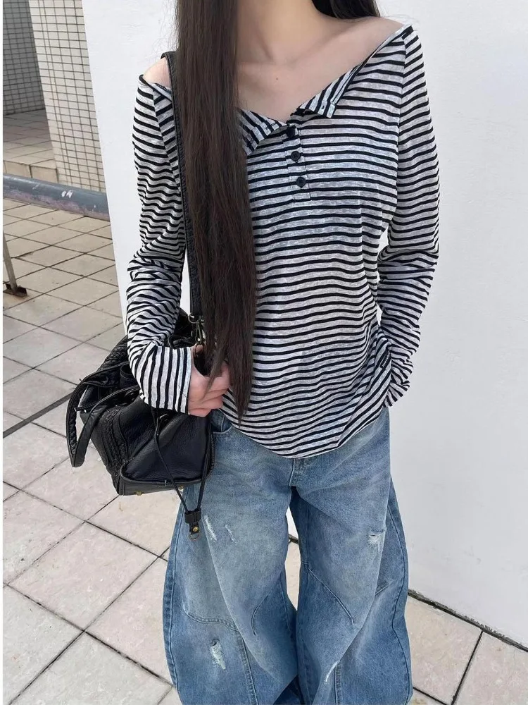 2025 New Korean Style T-shirt for Women Y2k Subcultural Thin Black White Striped Tops Mujer Japanese Vintage Casual Tee Shirt 
2025 New Korean Style T-shirt for Women Y2k Subcultural Thin Black White Striped Tops Mujer Japanese Vintage Casual Tee Shirt