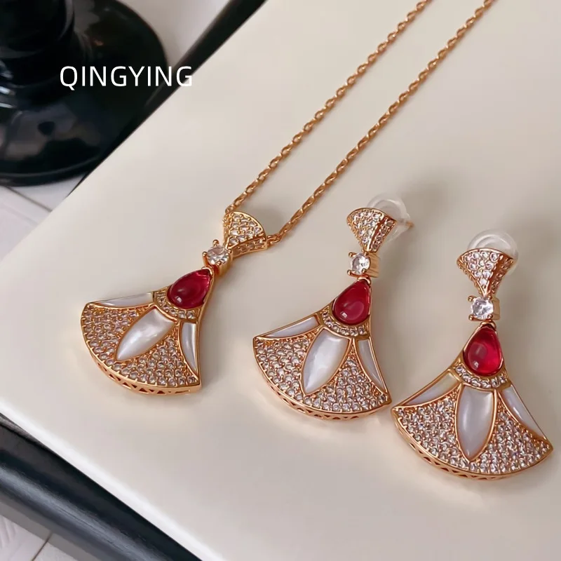 Fashion light luxury small skirt white fritillary fan earrings necklace set women's exaggerated atmosphere niche design sense
Fashion light luxury small skirt white fritillary fan earrings necklace set women's exaggerated atmosphere niche design sense