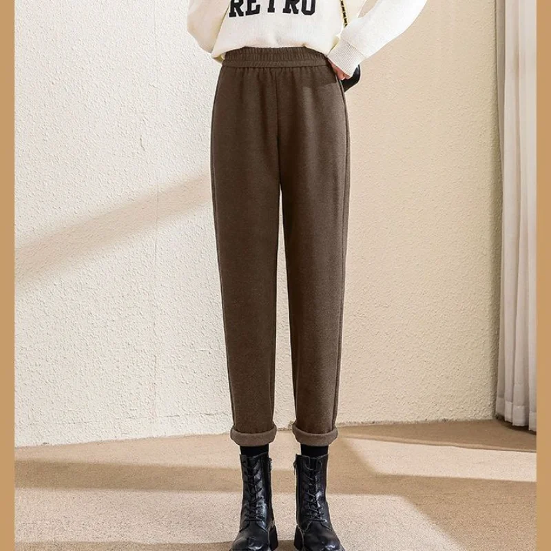 Верблюжий костюм с высокой талией, женский осенне-зимний новый плюшевый толстый шерстяной грушевидной формы, утягивающие сигаретные брюки
Верблюжий костюм с высокой талией, женский осенне-зимний новый плюшевый толстый шерстяной грушевидной формы, утягивающие сигаретные брюки