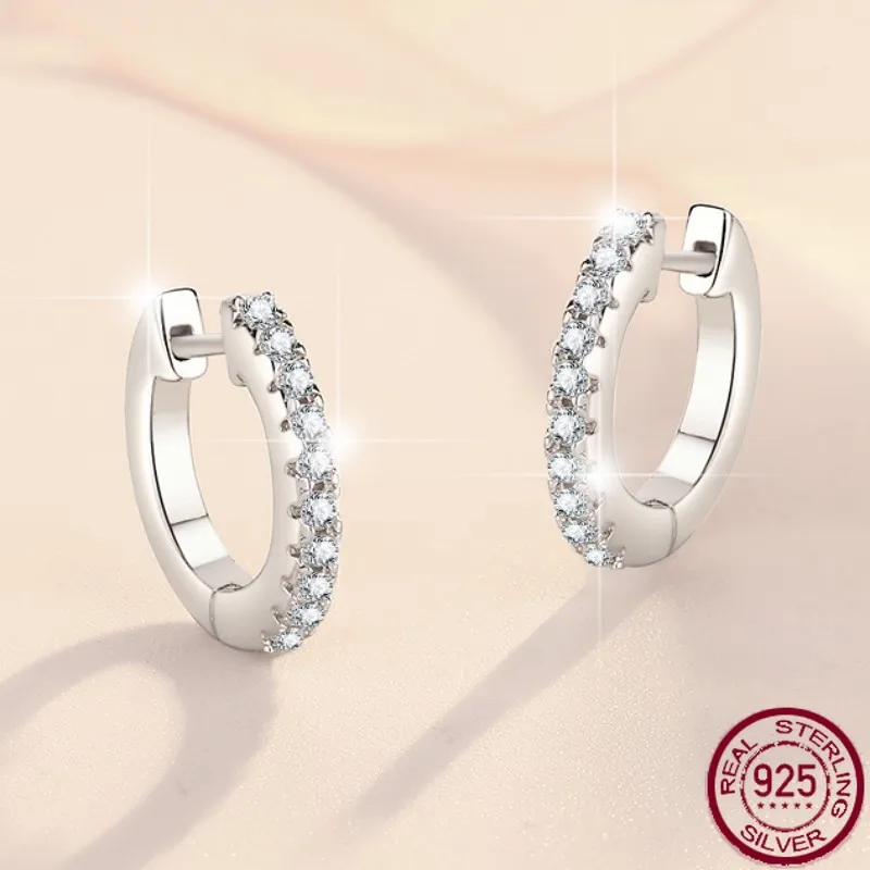 Новые серьги из чистого серебра S925, круглые геометрические простые модные серьги-гвоздики из морганита для женских свадебных украшений
Новые серьги из чистого серебра S925, круглые геометрические простые модные серьги-гвоздики из морганита для женских свадебных украшений