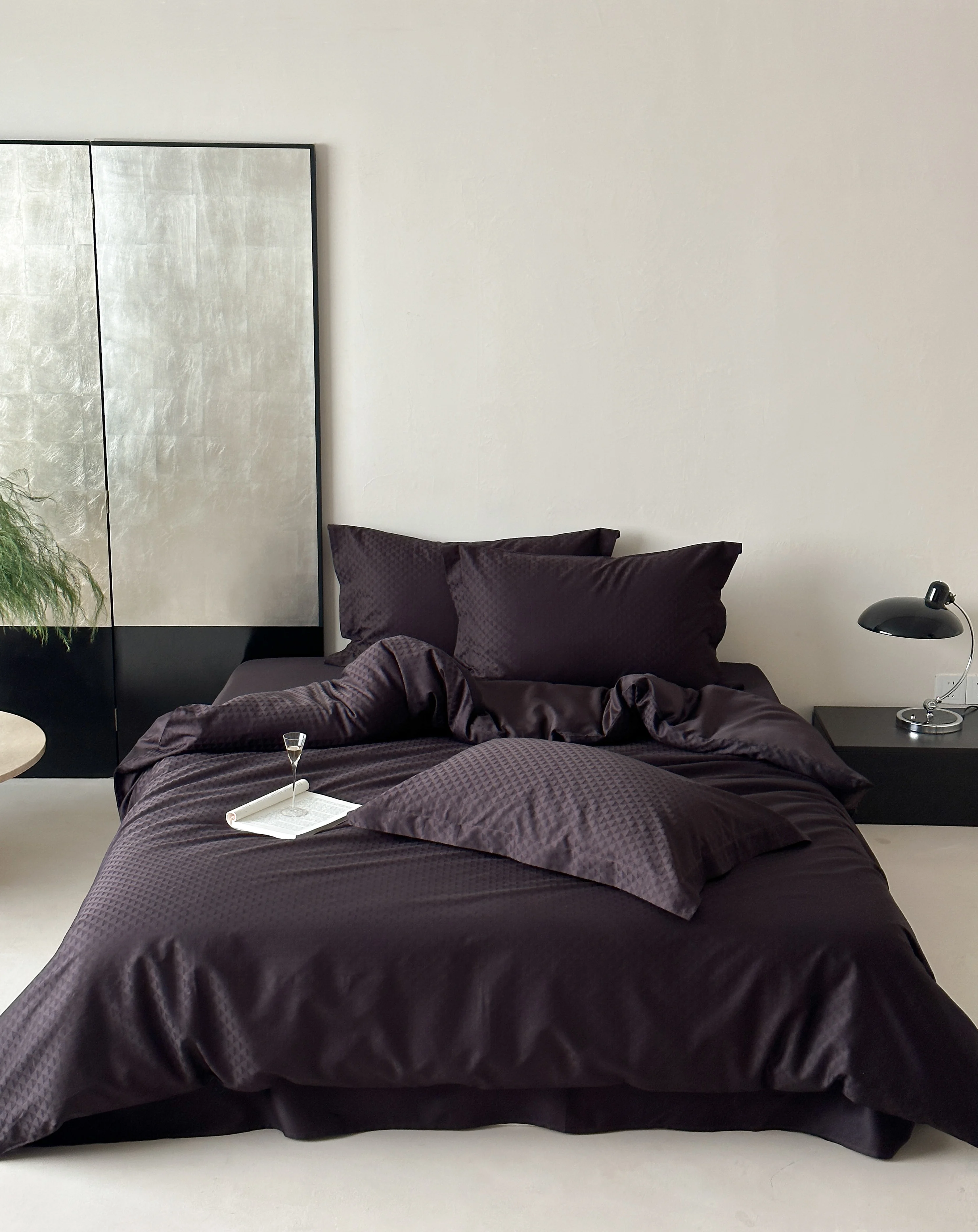 Luxury Solid Beige 4-Piece Bedding Set, 100% Pure Cotton Silky Embossed Jacquard Duvet Cover, King & Queen Sizes
Luxury Solid Beige 4-Piece Bedding Set, 100% Pure Cotton Silky Embossed Jacquard Duvet Cover, King & Queen Sizes