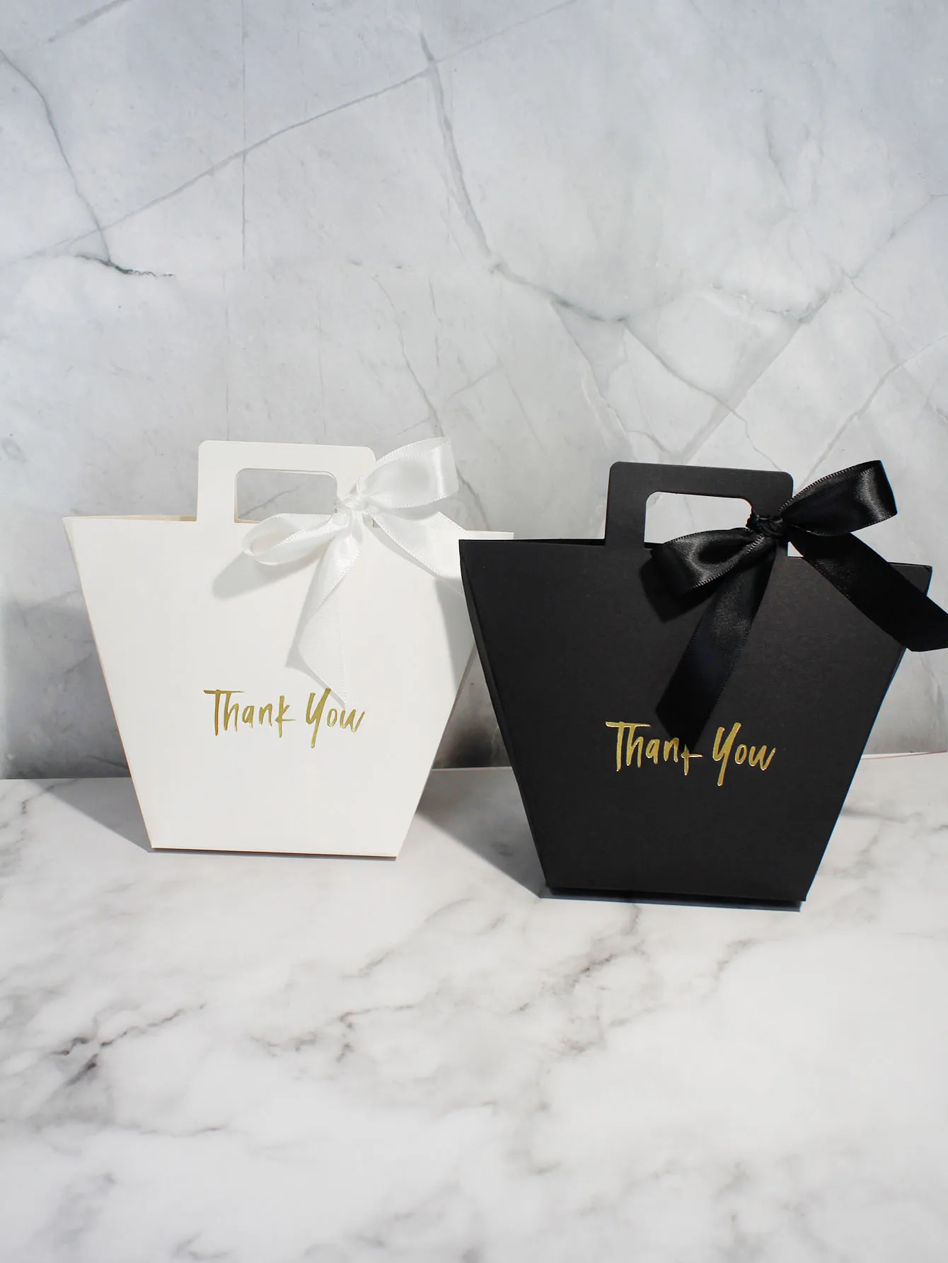 10/20pcs Thank you candy box wedding gift box biscuit candy handbag portable candy box ribbon
10/20pcs Thank you candy box wedding gift box biscuit candy handbag portable candy box ribbon