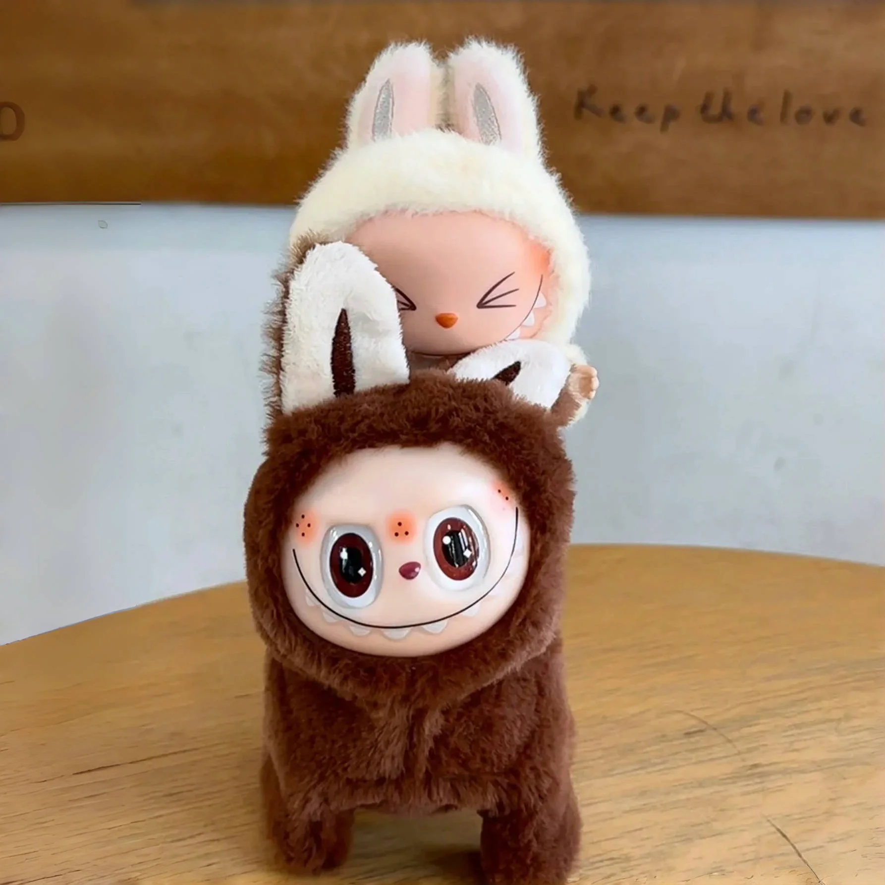 Labubu Toy Dog Funny Labugo Labubu Ride Can Sing And Move Emit Light Labubu Toy Aa Battery Glowing Electric Dog Random eye color
Labubu Toy Dog Funny Labugo Labubu Ride Can Sing And Move Emit Light Labubu Toy Aa Battery Glowing Electric Dog Random eye color
